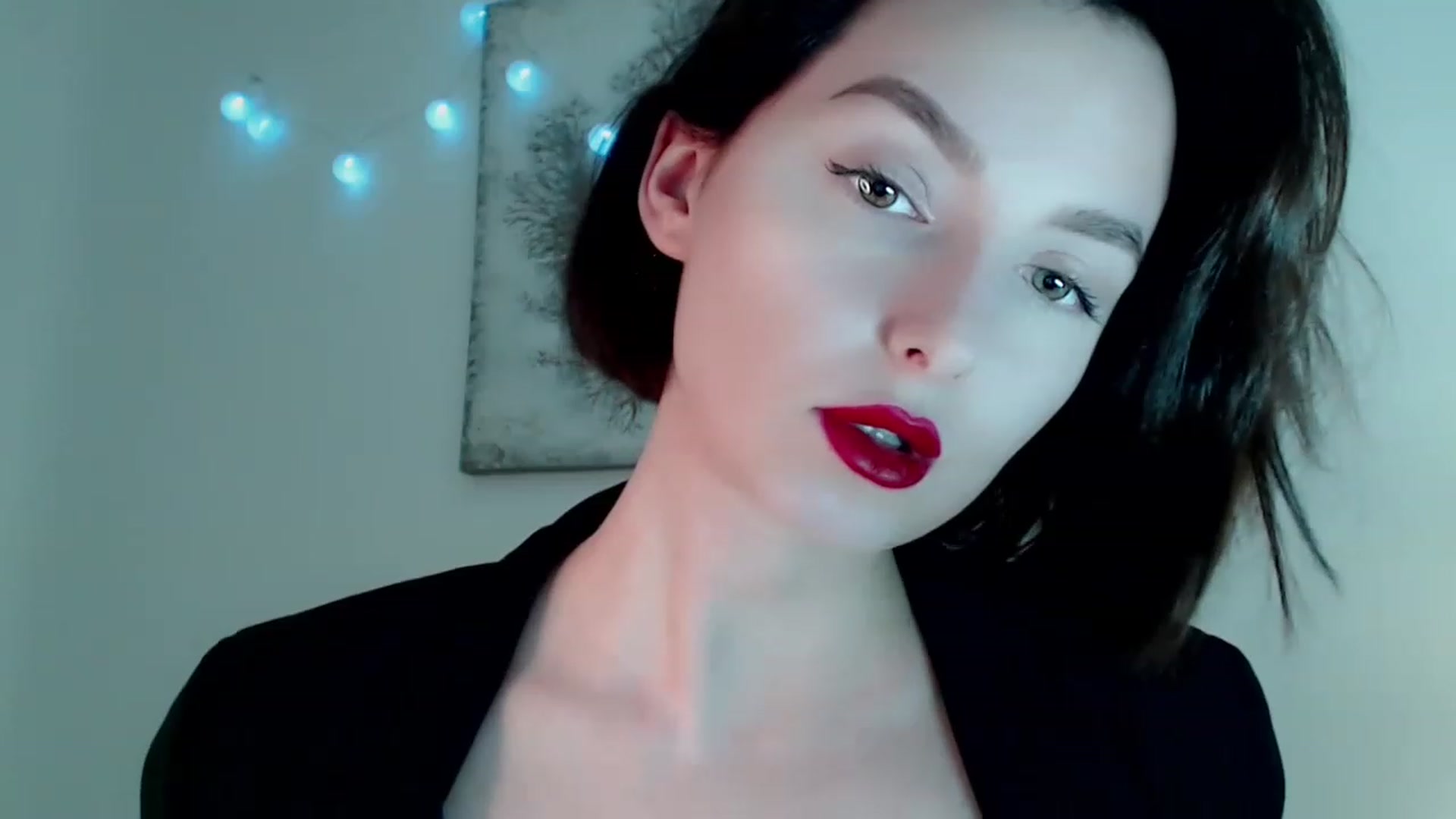 Gallery image thumbnail from Red_Lips_Girl's myfreecams stream on, 12/29/2022, 24:23 image 8 of 20
