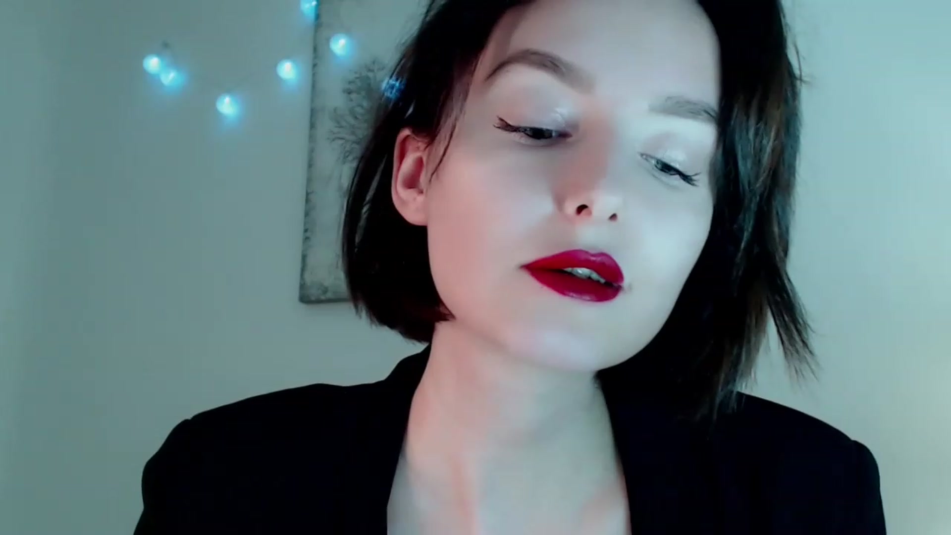 Gallery image thumbnail from Red_Lips_Girl's myfreecams stream on, 12/29/2022, 24:23 image 5 of 20