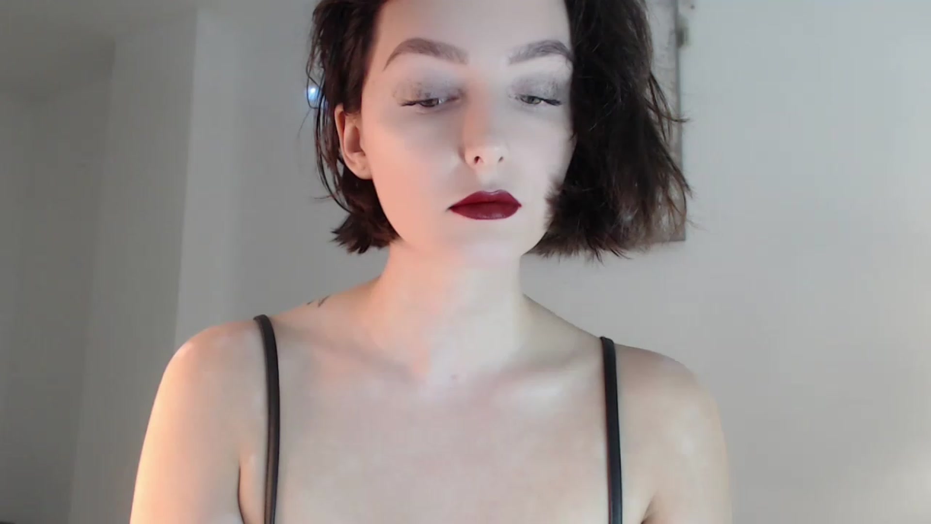Gallery image thumbnail from Red_Lips_Girl's myfreecams stream on, 12/31/2022, 20:44 image 4 of 20