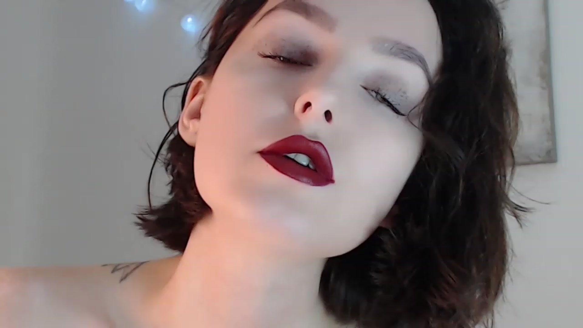 Gallery image thumbnail from Red_Lips_Girl's myfreecams stream on, 12/31/2022, 20:44 image 3 of 20