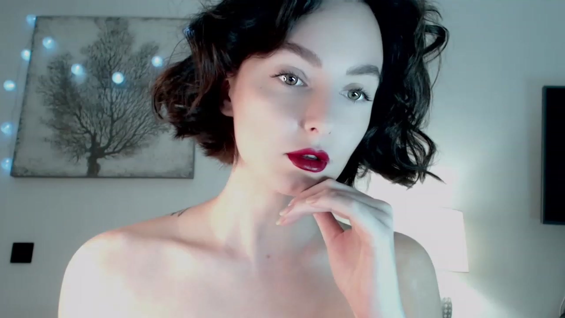 Gallery image thumbnail from Red_Lips_Girl's myfreecams stream on, 01/03/2023, 18:58 image 7 of 20