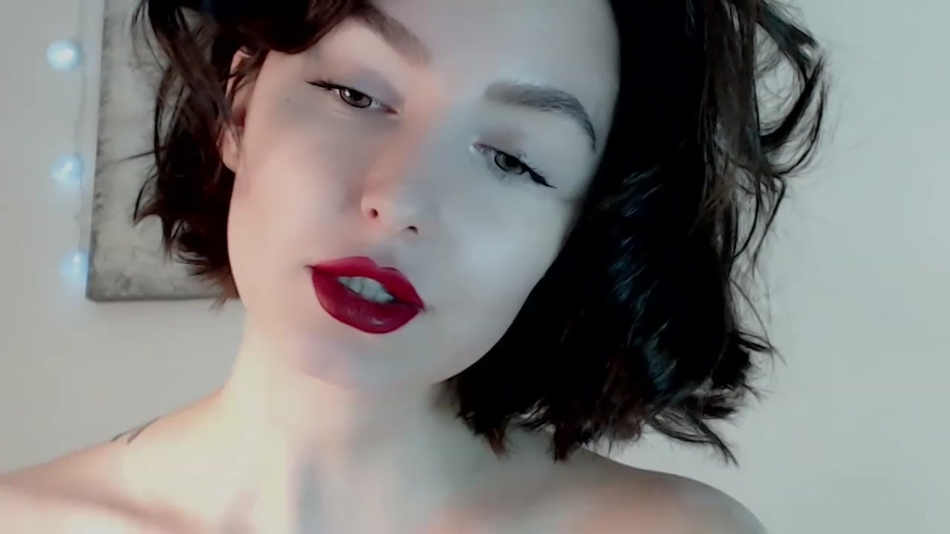 Gallery image thumbnail from Red_Lips_Girl's myfreecams stream on, 01/03/2023, 19:41 image 16 of 20