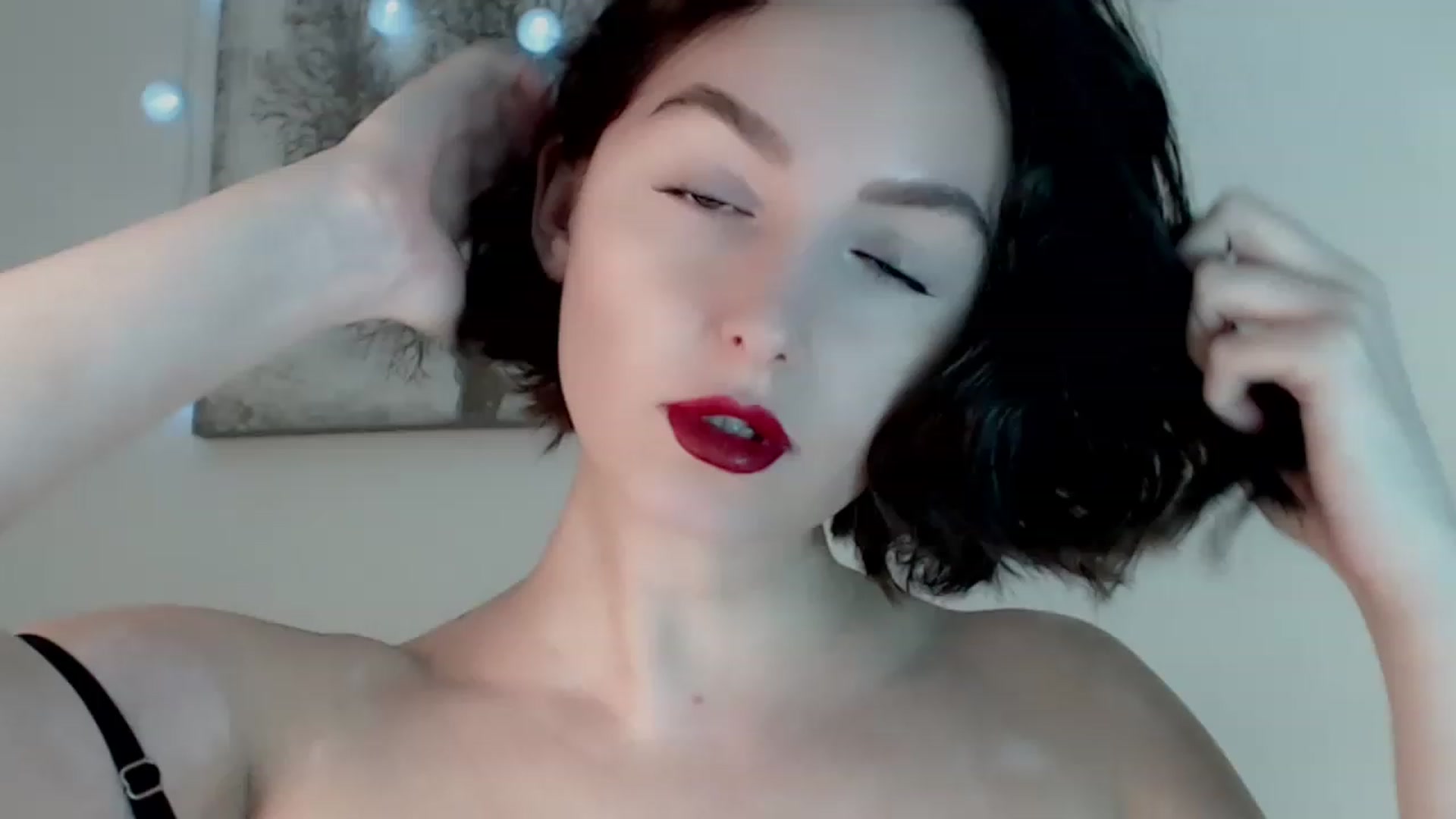 Gallery image thumbnail from Red_Lips_Girl's myfreecams stream on, 01/03/2023, 19:41 image 8 of 20