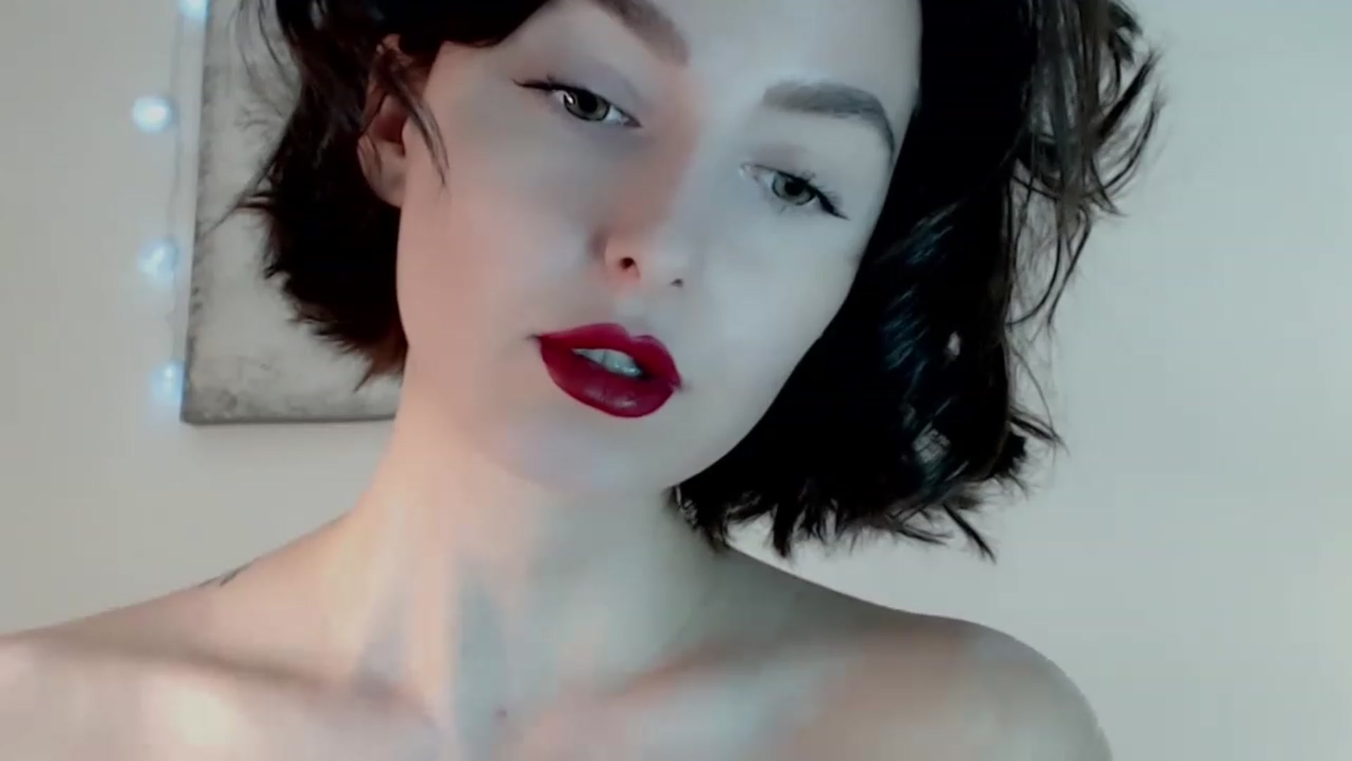 Gallery image thumbnail from Red_Lips_Girl's myfreecams stream on, 01/03/2023, 19:41 image 15 of 20