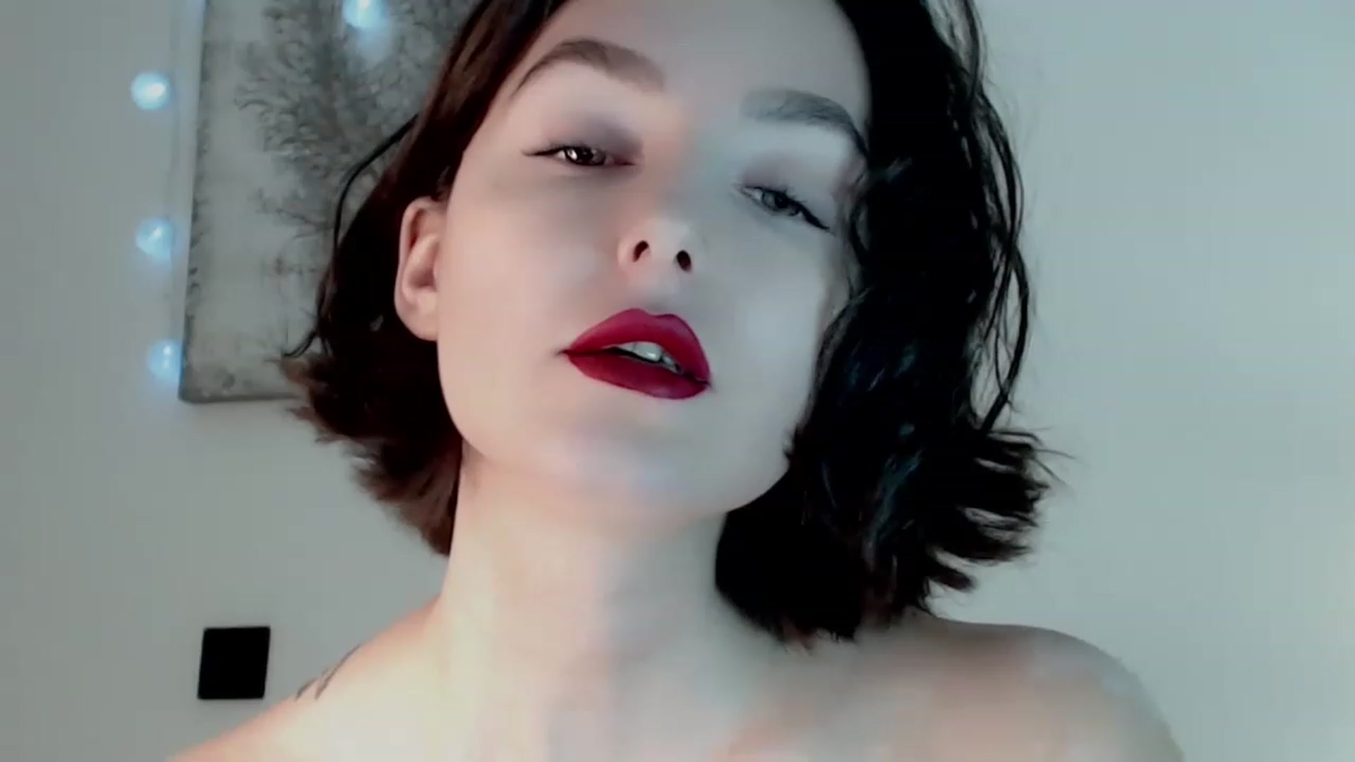 Gallery image thumbnail from Red_Lips_Girl's myfreecams stream on, 01/03/2023, 19:41 image 4 of 20
