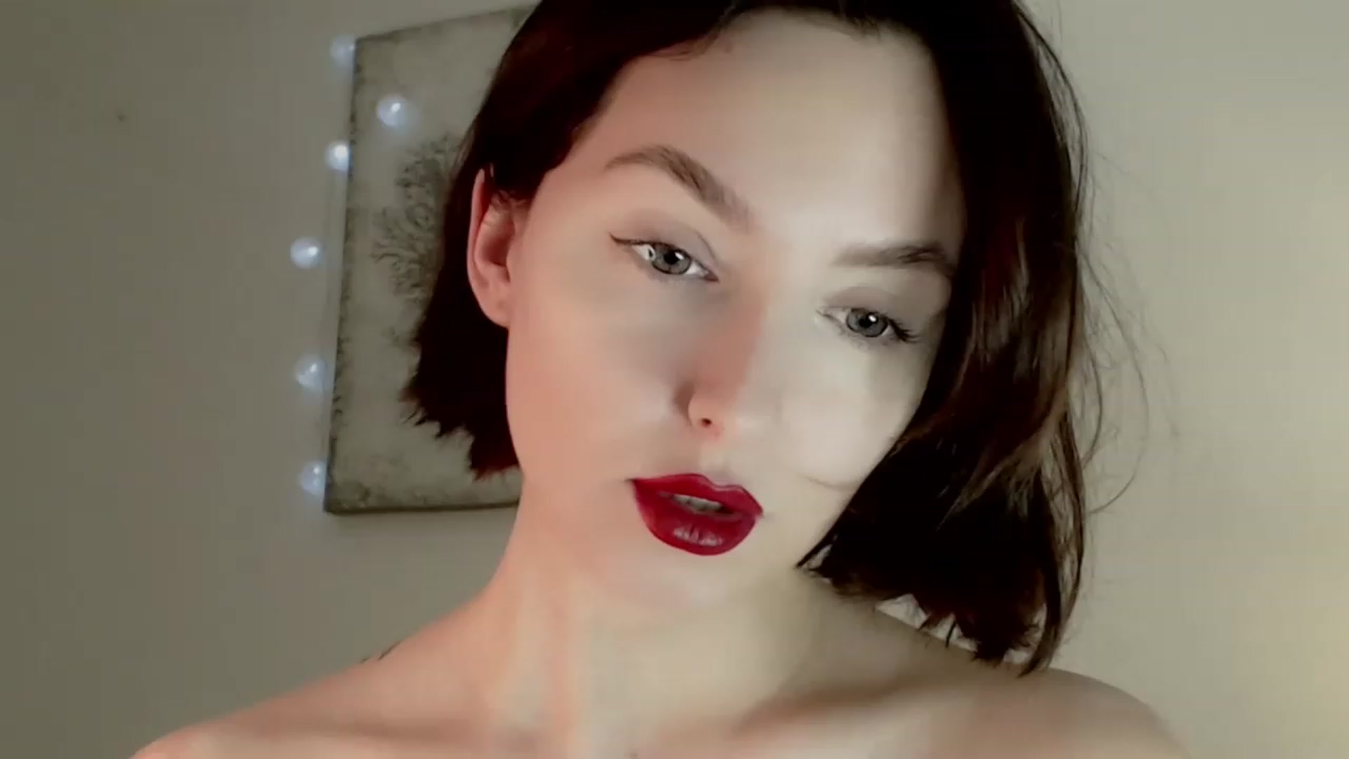 Gallery image thumbnail from Red_Lips_Girl's myfreecams stream on, 01/06/2023, 18:48 image 16 of 20