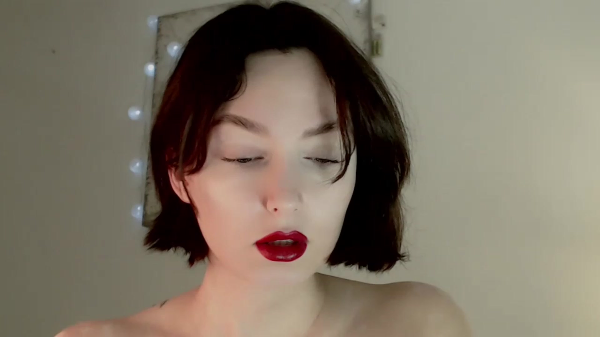 Gallery image thumbnail from Red_Lips_Girl's myfreecams stream on, 01/06/2023, 18:48 image 18 of 20