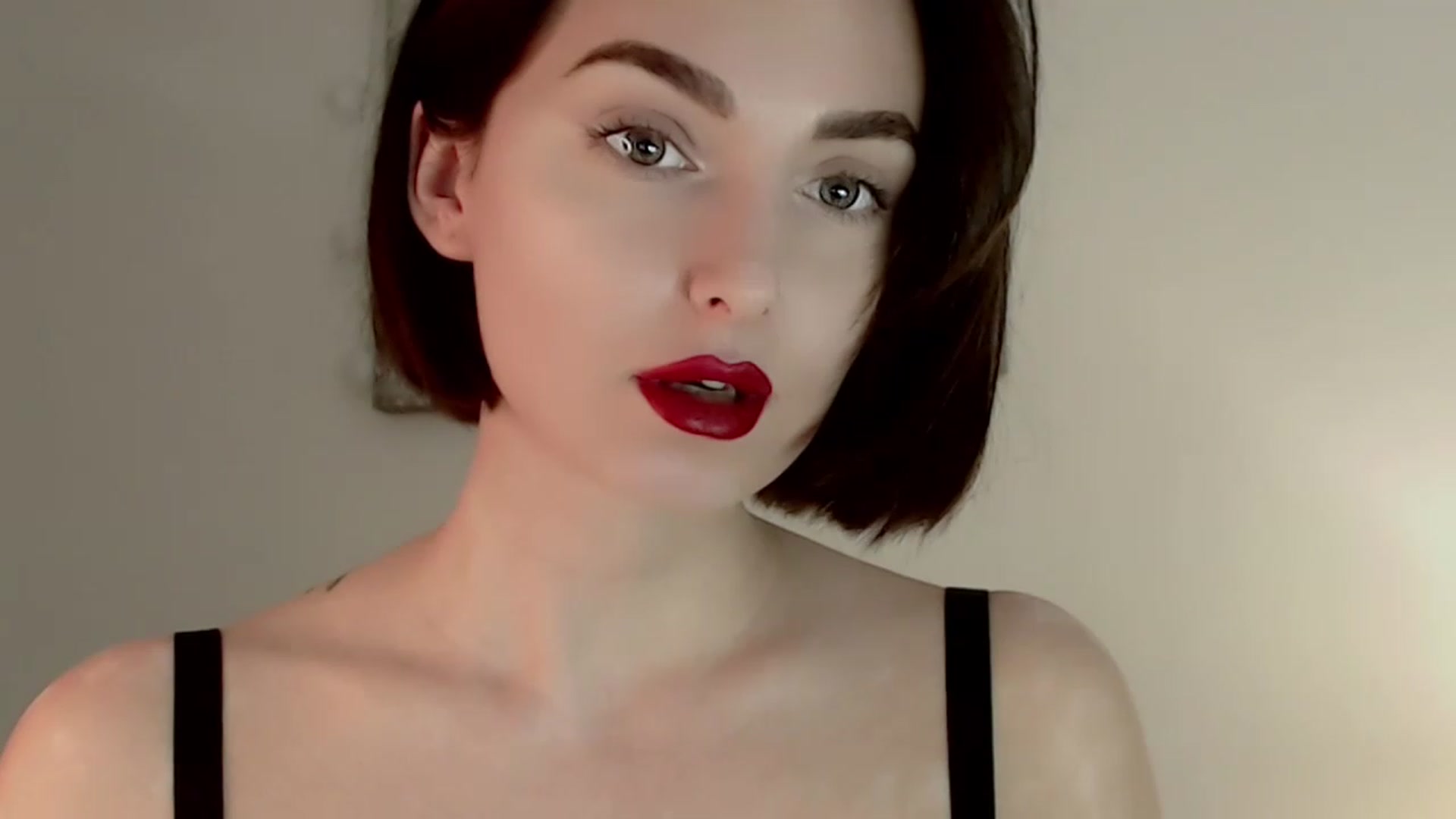 Gallery image thumbnail from Red_Lips_Girl's myfreecams stream on, 01/12/2023, 16:19 image 7 of 20