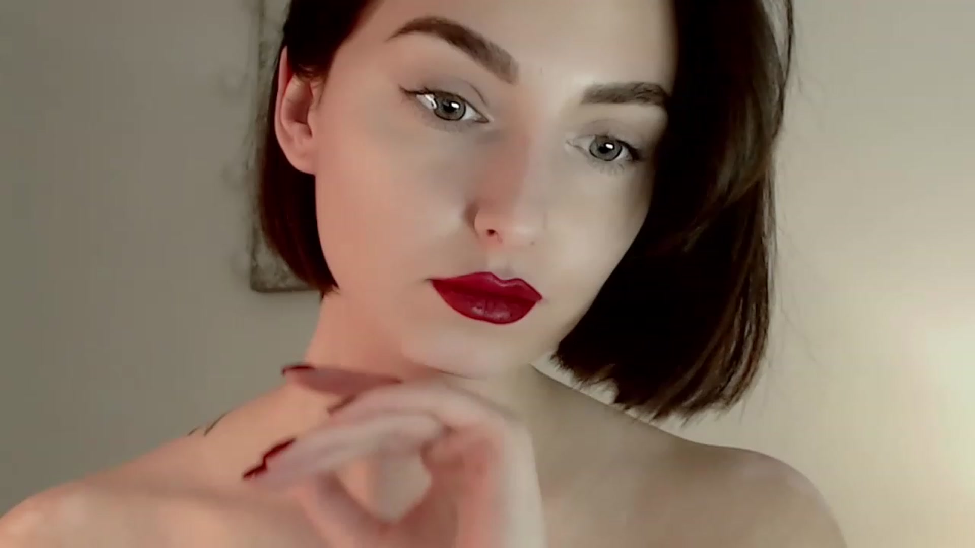 Gallery image thumbnail from Red_Lips_Girl's myfreecams stream on, 01/12/2023, 16:19 image 14 of 20