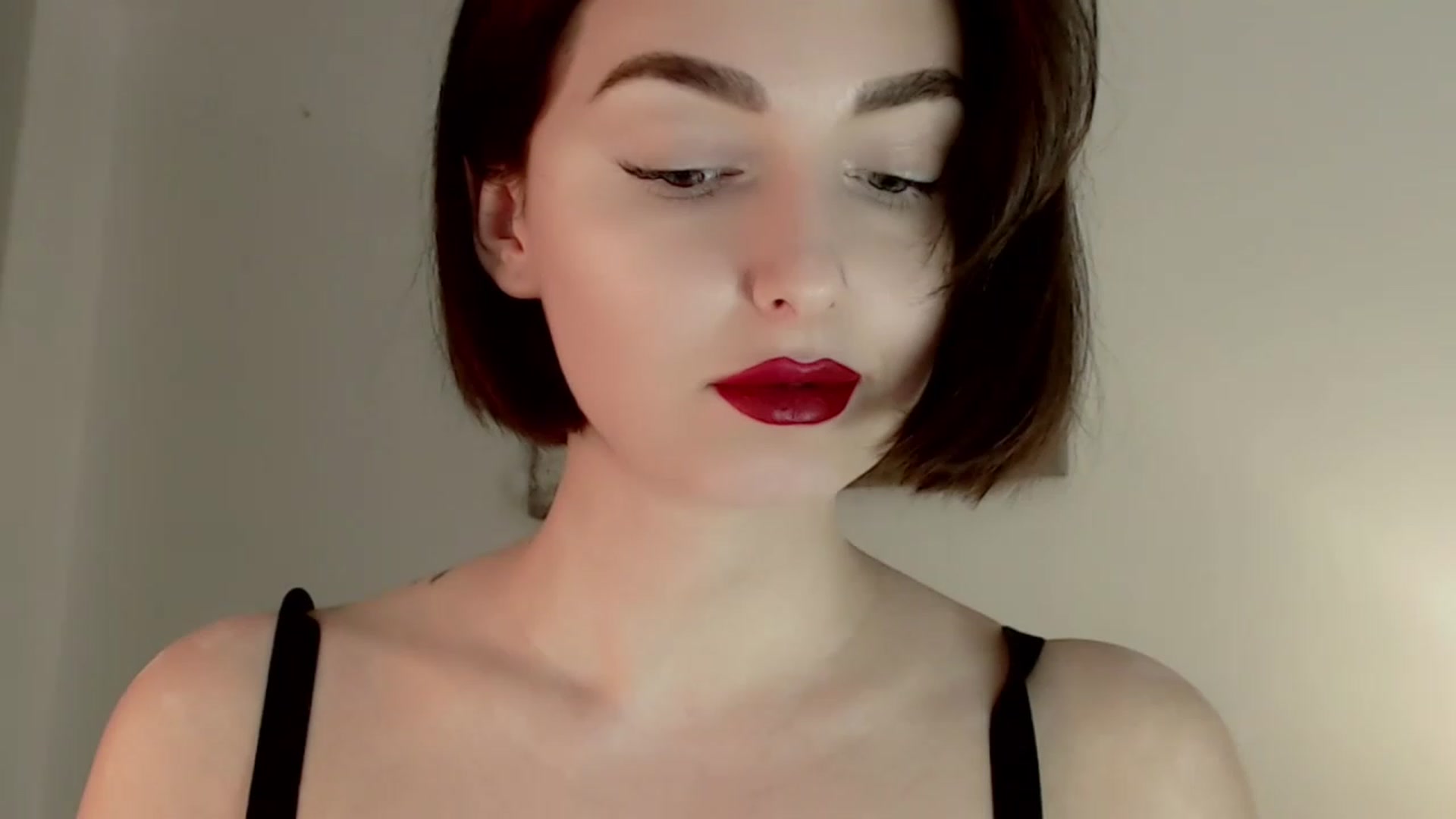 Gallery image thumbnail from Red_Lips_Girl's myfreecams stream on, 01/12/2023, 16:19 image 16 of 20