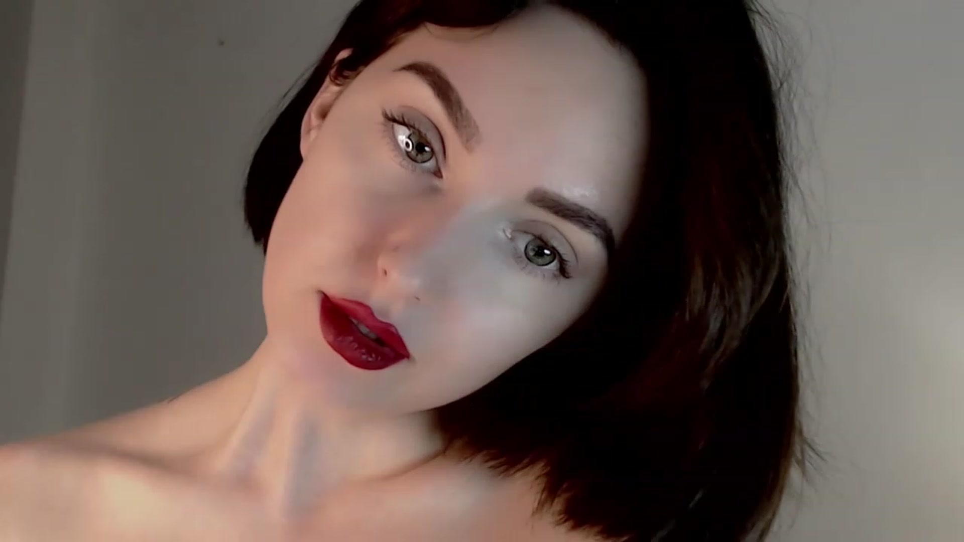 Gallery image thumbnail from Red_Lips_Girl's myfreecams stream on, 01/12/2023, 18:35 image 10 of 20