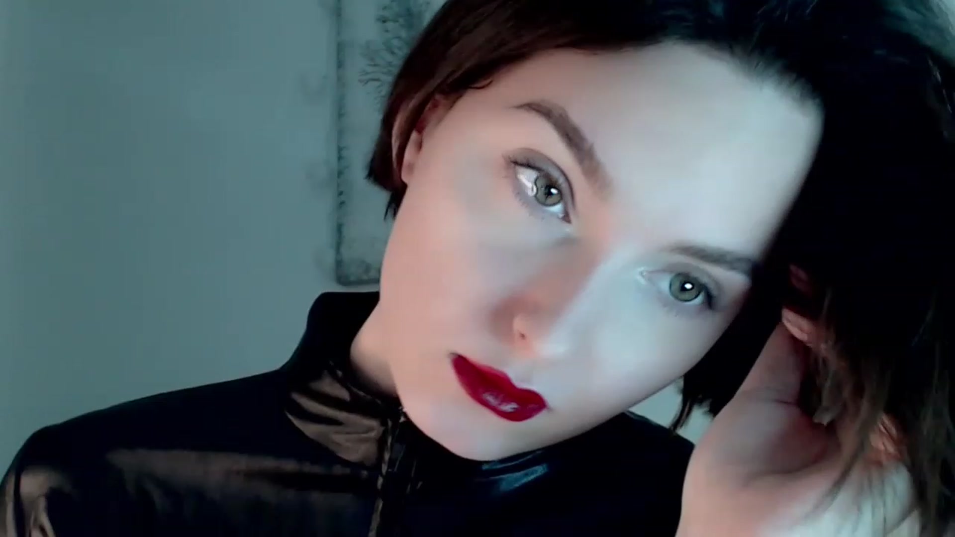 Gallery image thumbnail from Red_Lips_Girl's myfreecams stream on, 01/17/2023, 18:57 image 12 of 20