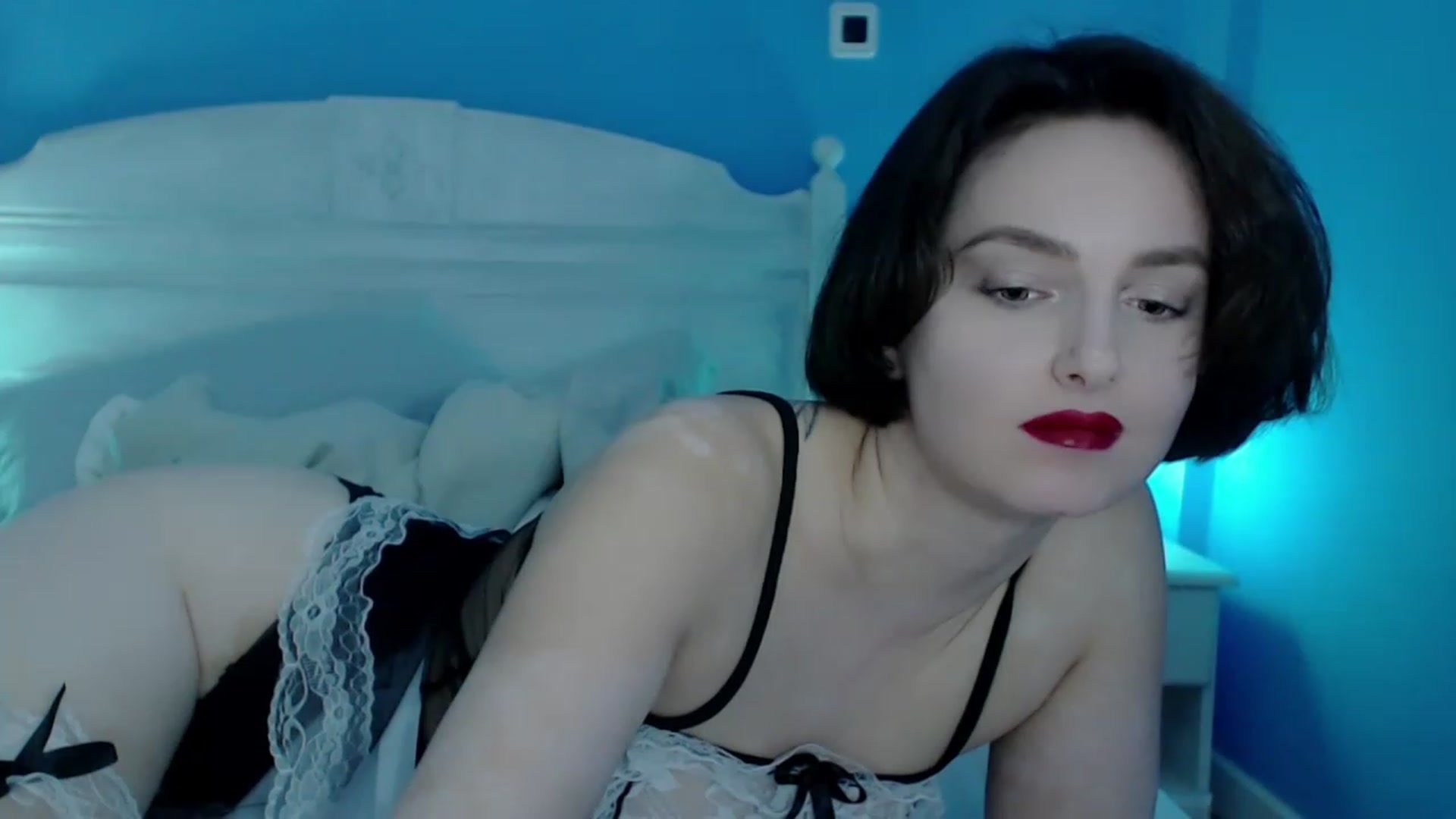 Gallery image thumbnail from Red_Lips_Girl's myfreecams stream on, 02/01/2023, 24:26 image 11 of 20