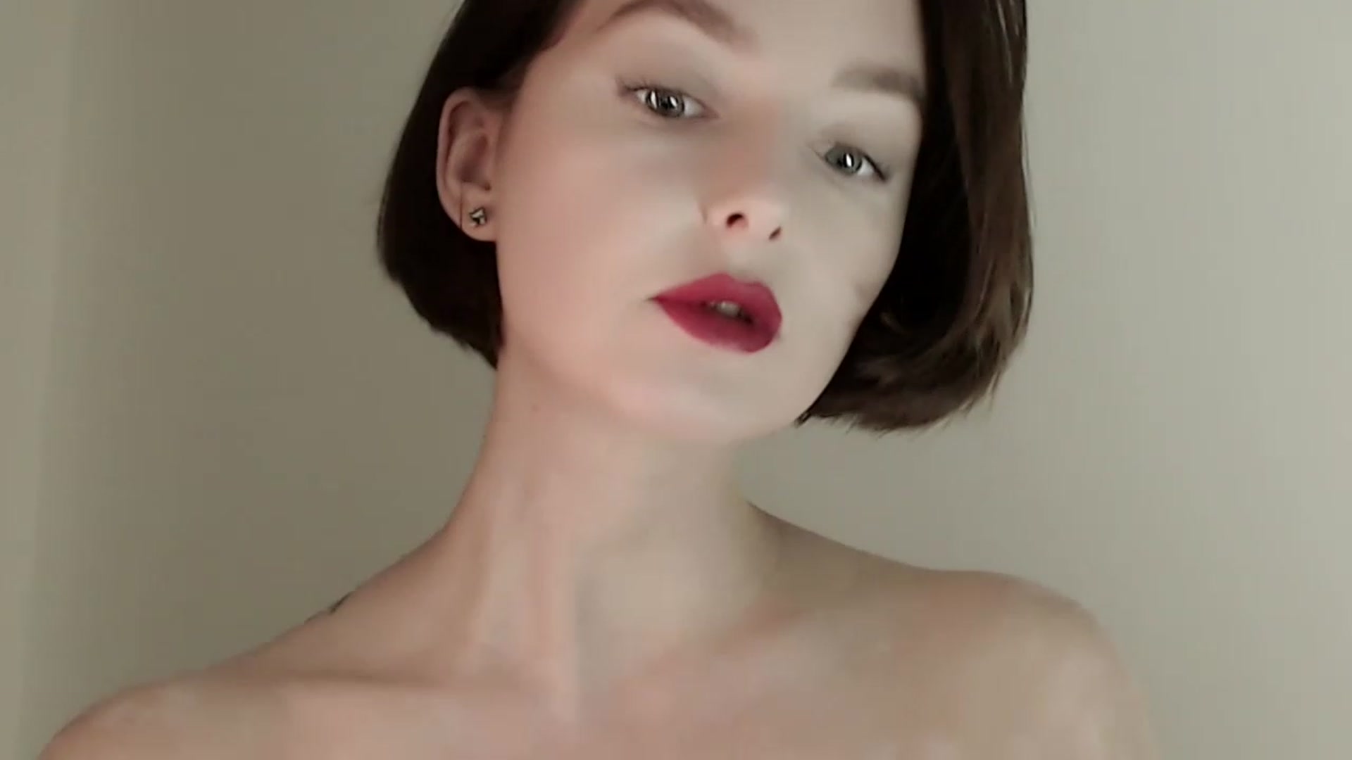 Gallery image thumbnail from Red_Lips_Girl's myfreecams stream on, 02/07/2023, 19:54 image 14 of 20