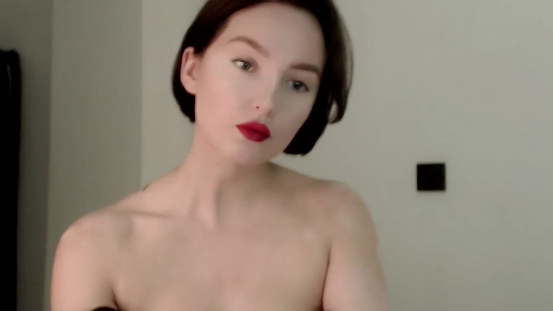 Gallery image thumbnail from Red_Lips_Girl's myfreecams stream on, 02/09/2023, 20:21 image 18 of 20