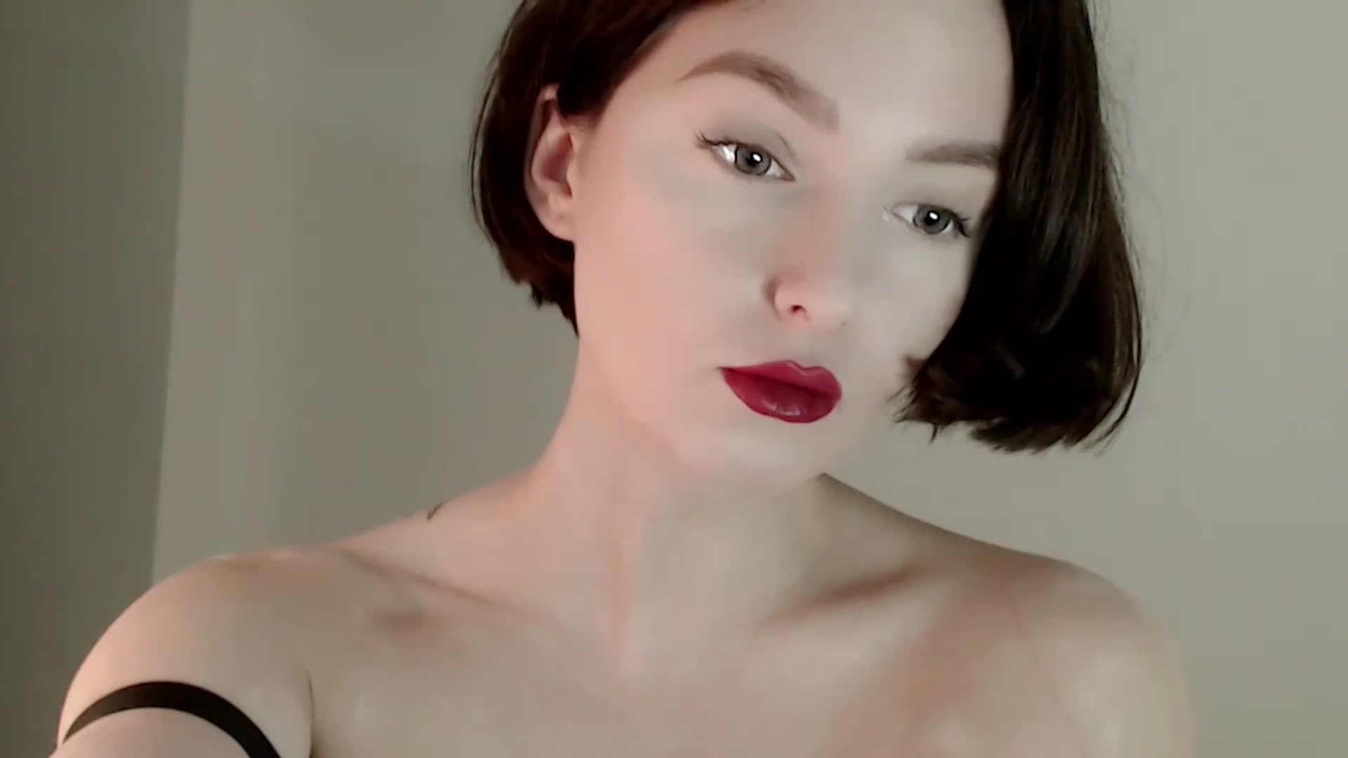 Gallery image thumbnail from Red_Lips_Girl's myfreecams stream on, 02/09/2023, 20:21 image 6 of 20