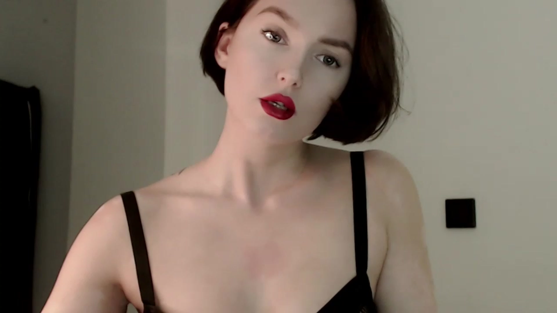 Gallery image thumbnail from Red_Lips_Girl's myfreecams stream on, 02/09/2023, 20:21 image 13 of 20