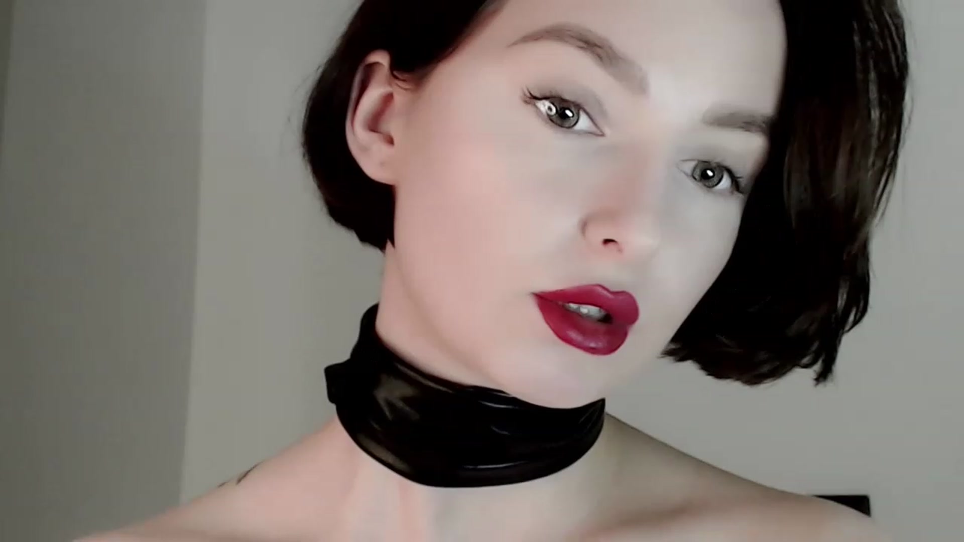 Gallery image thumbnail from Red_Lips_Girl's myfreecams stream on, 02/09/2023, 22:41 image 13 of 20