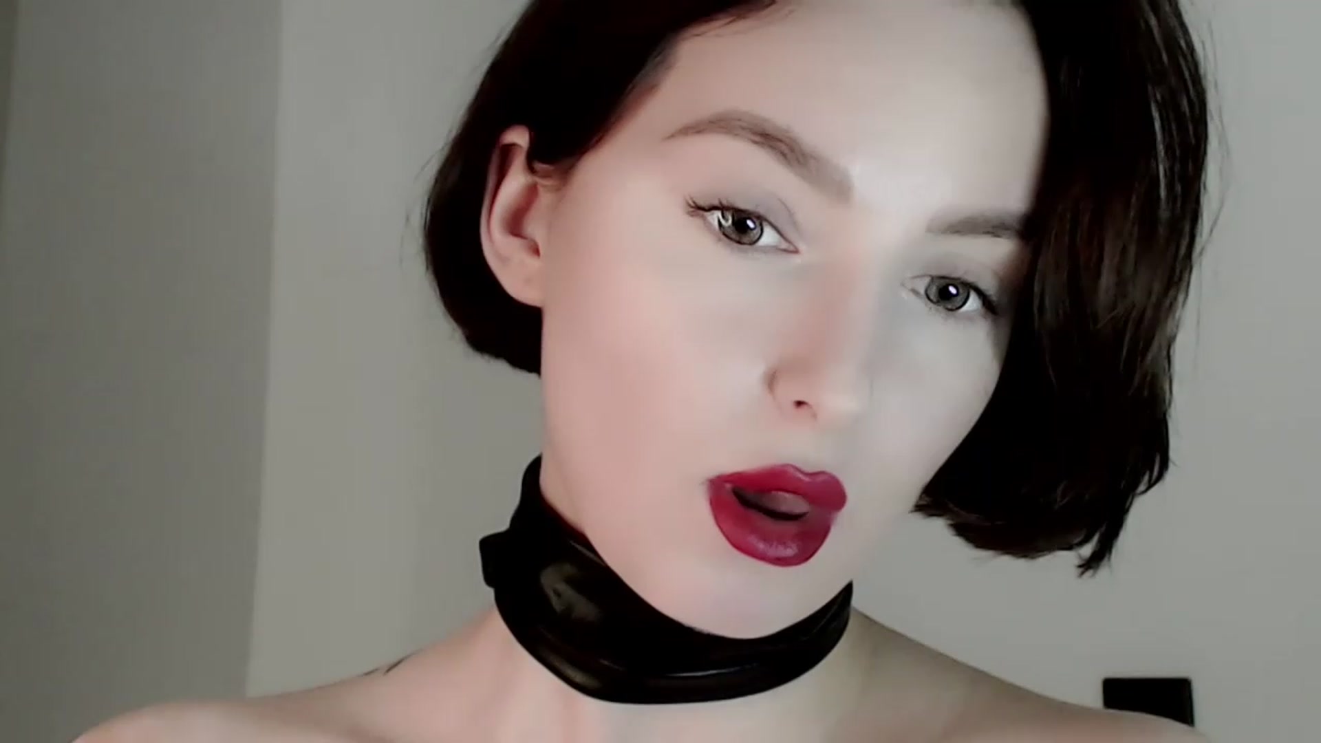 Gallery image thumbnail from Red_Lips_Girl's myfreecams stream on, 02/09/2023, 22:41 image 12 of 20