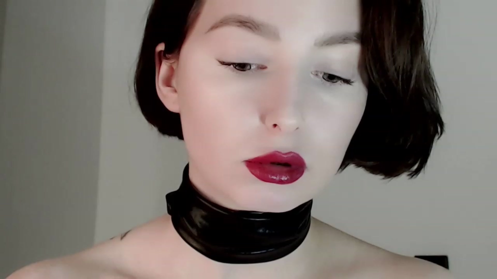 Gallery image thumbnail from Red_Lips_Girl's myfreecams stream on, 02/09/2023, 22:41 image 11 of 20
