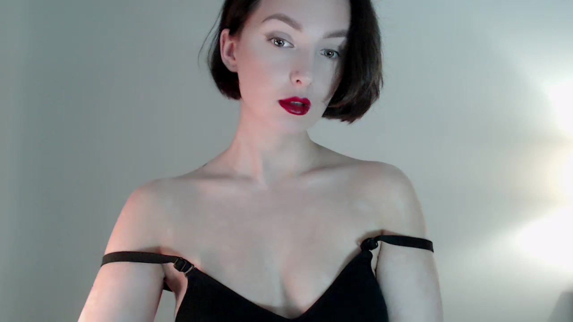 Gallery image thumbnail from Red_Lips_Girl's myfreecams stream on, 02/24/2023, 20:27 image 18 of 20