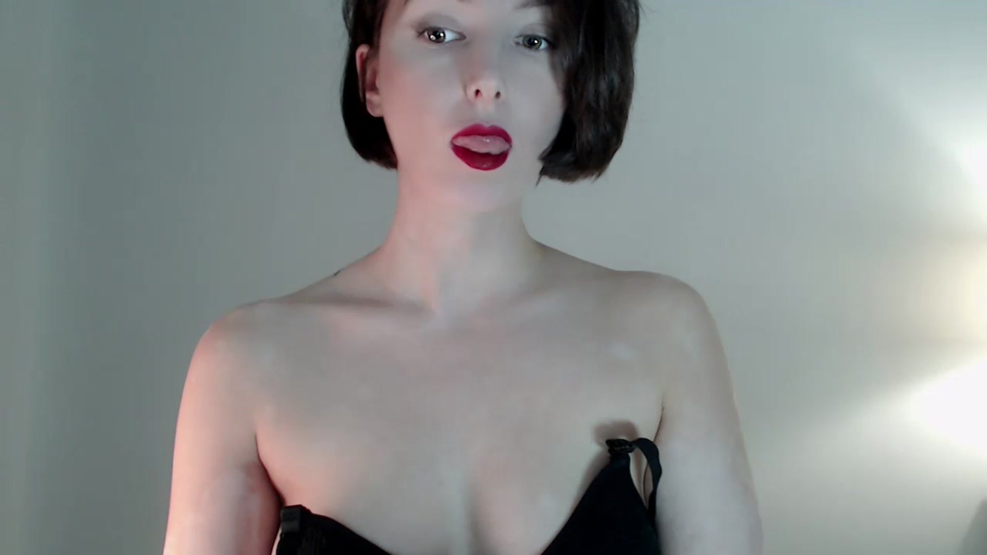 Gallery image thumbnail from Red_Lips_Girl's myfreecams stream on, 02/24/2023, 22:24 image 17 of 20