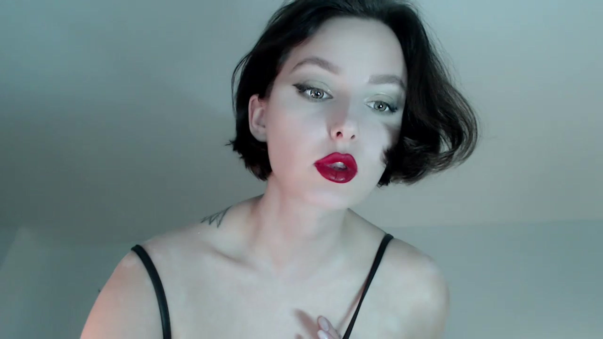 Gallery image thumbnail from Red_Lips_Girl's myfreecams stream on, 03/02/2023, 21:33 image 8 of 20