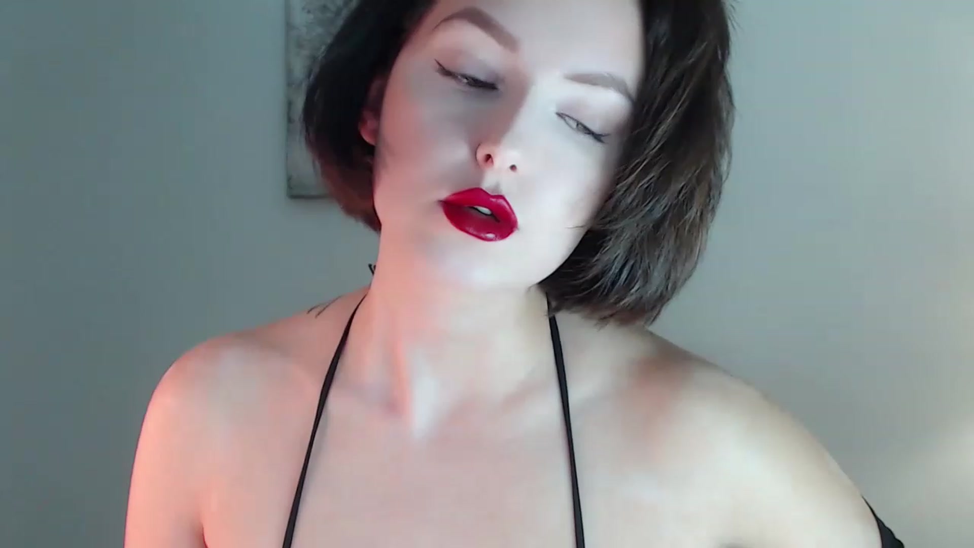 Gallery image thumbnail from Red_Lips_Girl's myfreecams stream on, 03/18/2023, 24:57 image 4 of 20