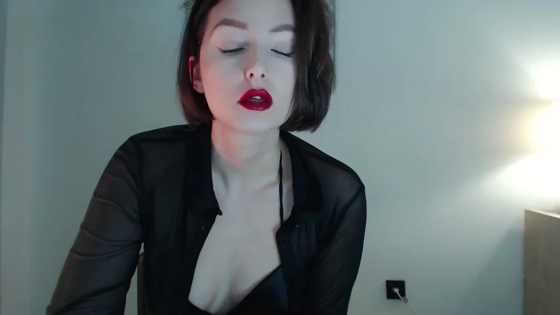 Gallery image thumbnail from Red_Lips_Girl's myfreecams stream on, 03/18/2023, 24:57 image 15 of 20