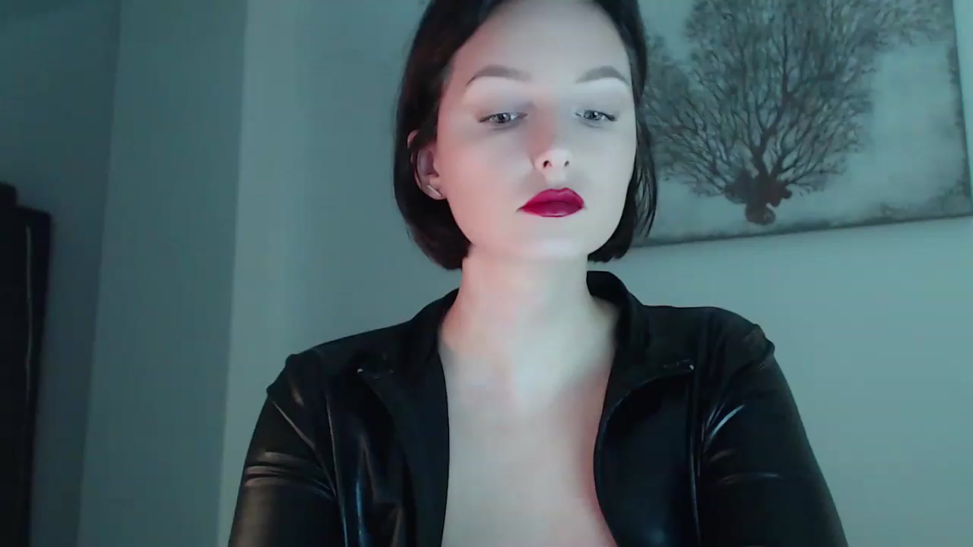 Gallery image thumbnail from Red_Lips_Girl's myfreecams stream on, 03/19/2023, 22:41 image 17 of 20