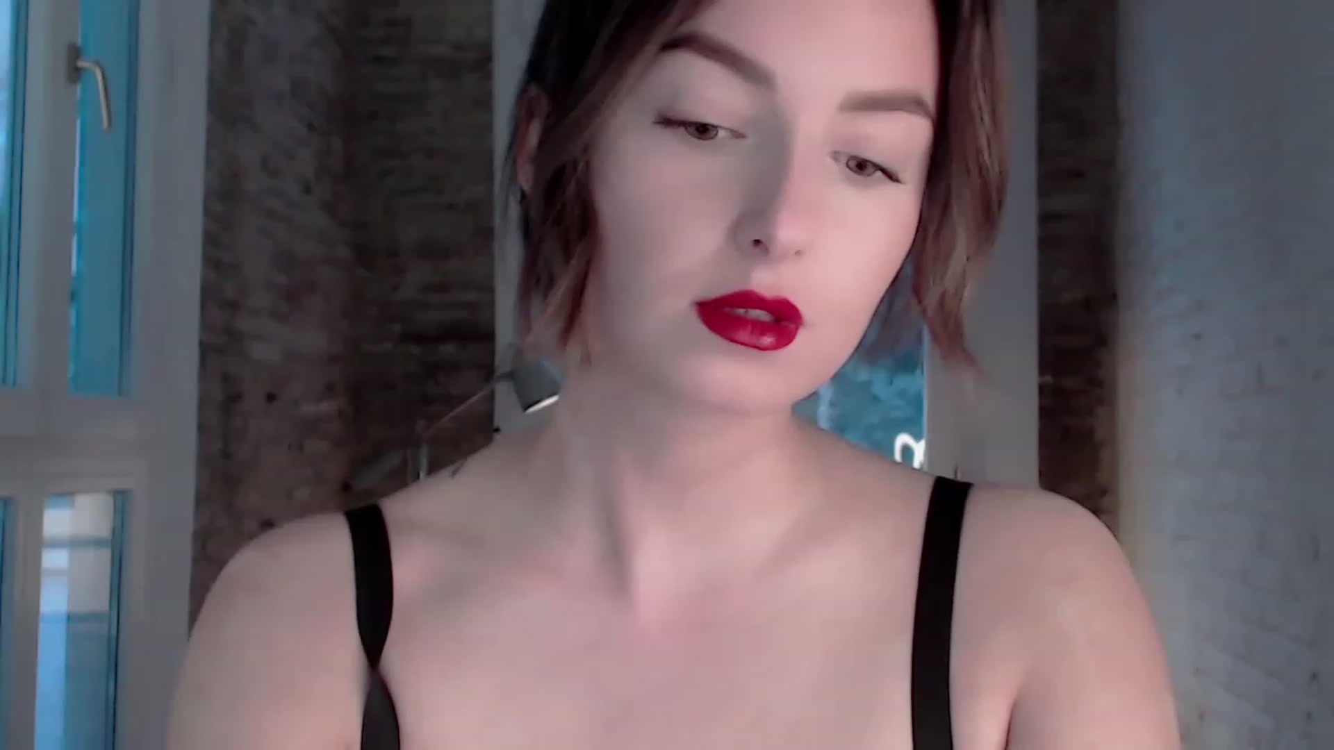 Gallery image thumbnail from Red_Lips_Girl's myfreecams stream on, 05/02/2023, 19:19 image 1 of 20