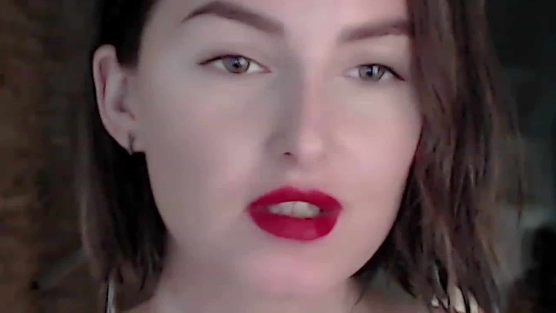 Gallery image thumbnail from Red_Lips_Girl's myfreecams stream on, 05/02/2023, 23:13 image 2 of 20
