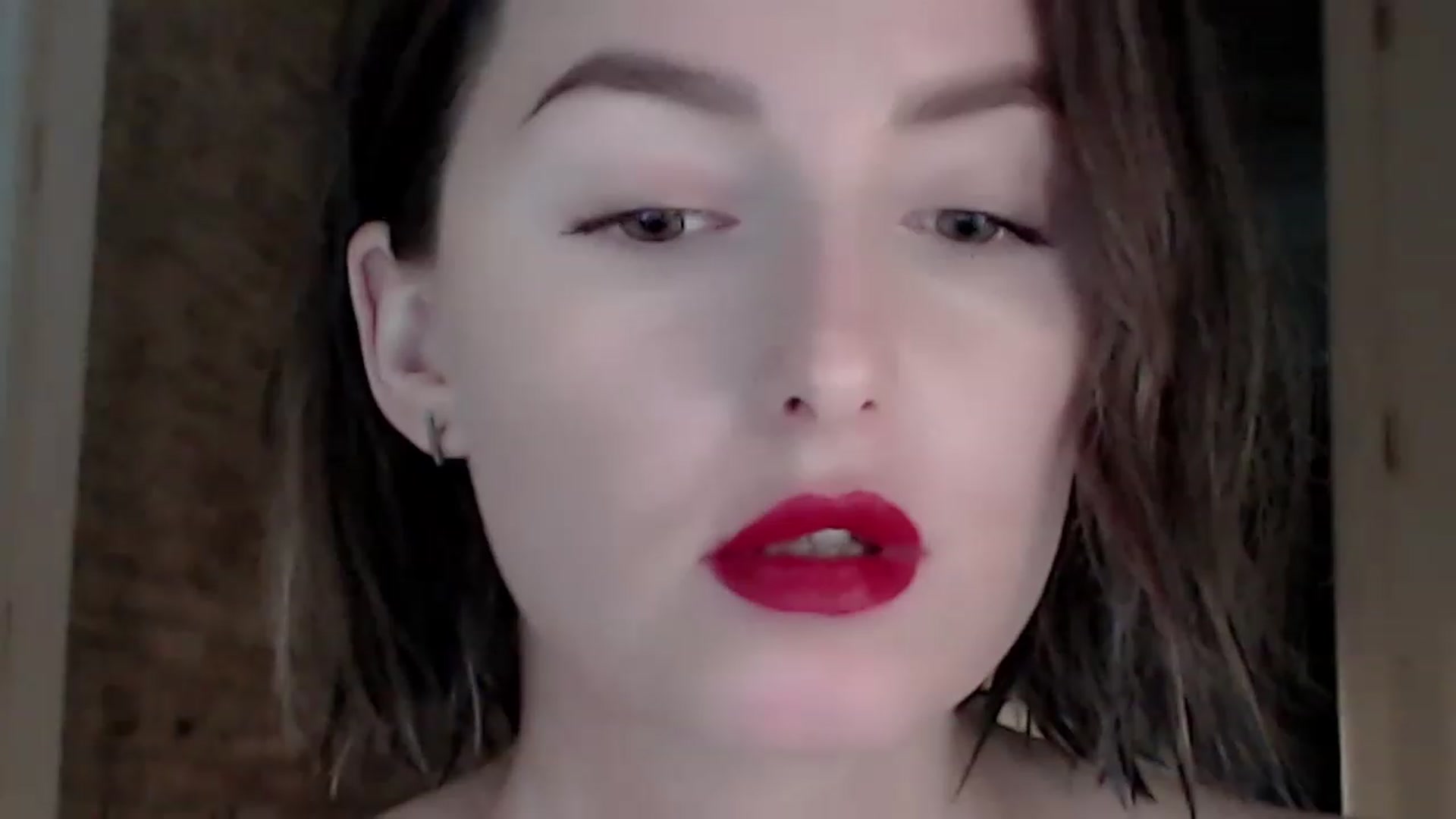 Gallery image thumbnail from Red_Lips_Girl's myfreecams stream on, 05/02/2023, 23:13 image 3 of 20