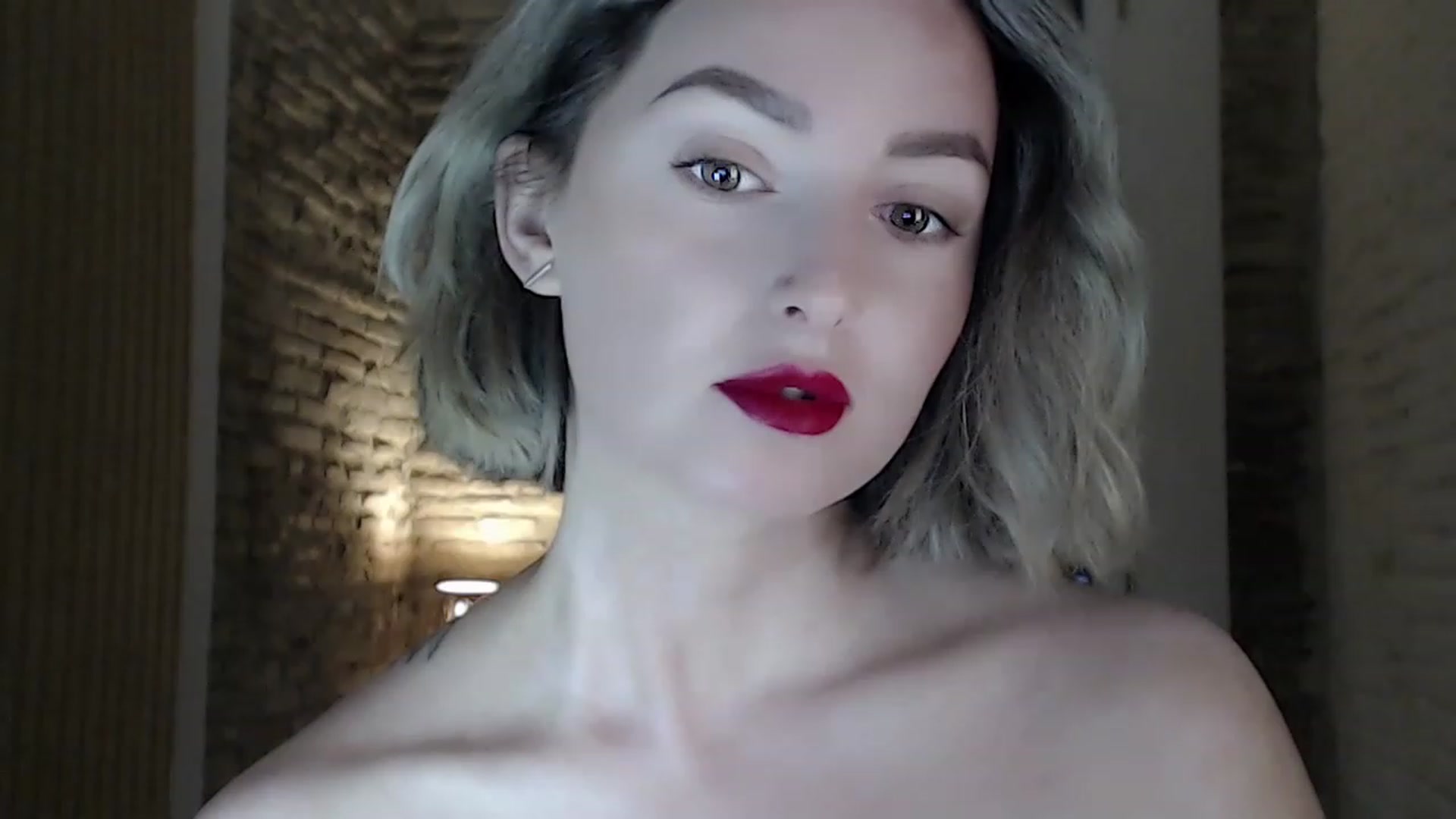 Gallery image thumbnail from Red_Lips_Girl's myfreecams stream on, 05/12/2023, 23:52 image 16 of 20