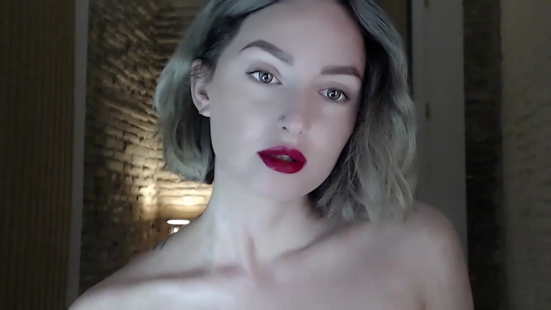 Gallery image thumbnail from Red_Lips_Girl's myfreecams stream on, 05/12/2023, 23:52 image 13 of 20