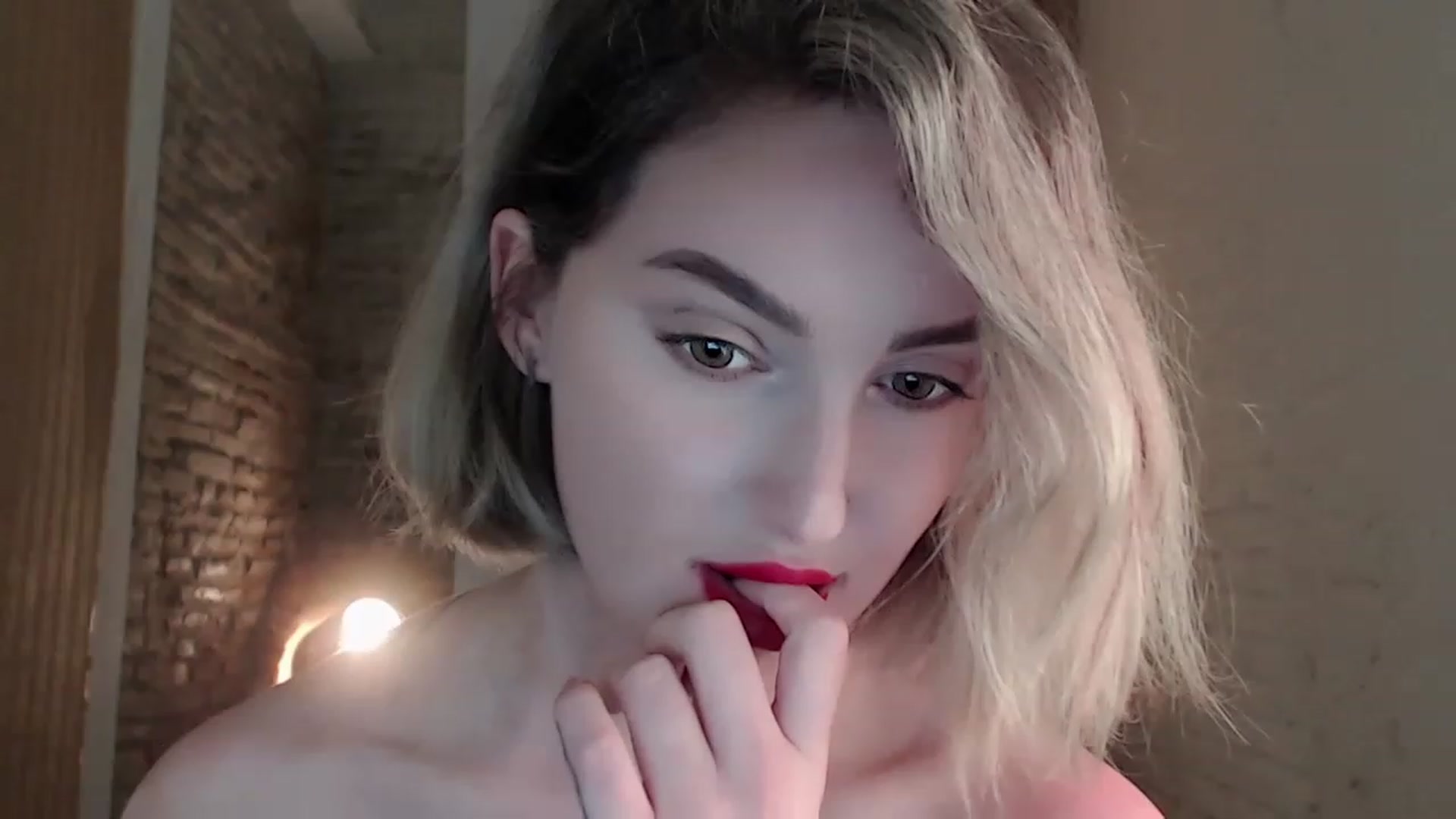 Gallery image thumbnail from Red_Lips_Girl's myfreecams stream on, 05/23/2023, 20:00 image 16 of 20