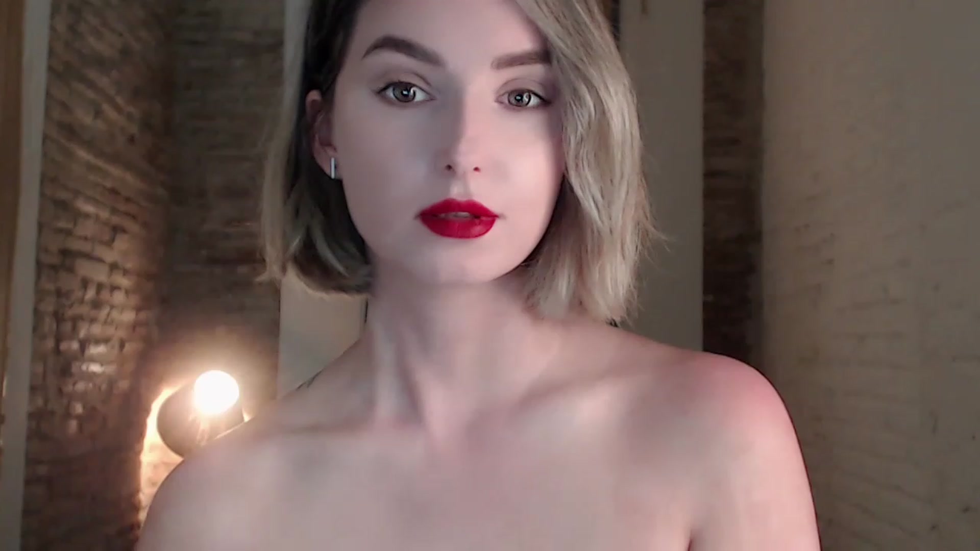 Gallery image thumbnail from Red_Lips_Girl's myfreecams stream on, 05/23/2023, 20:00 image 11 of 20