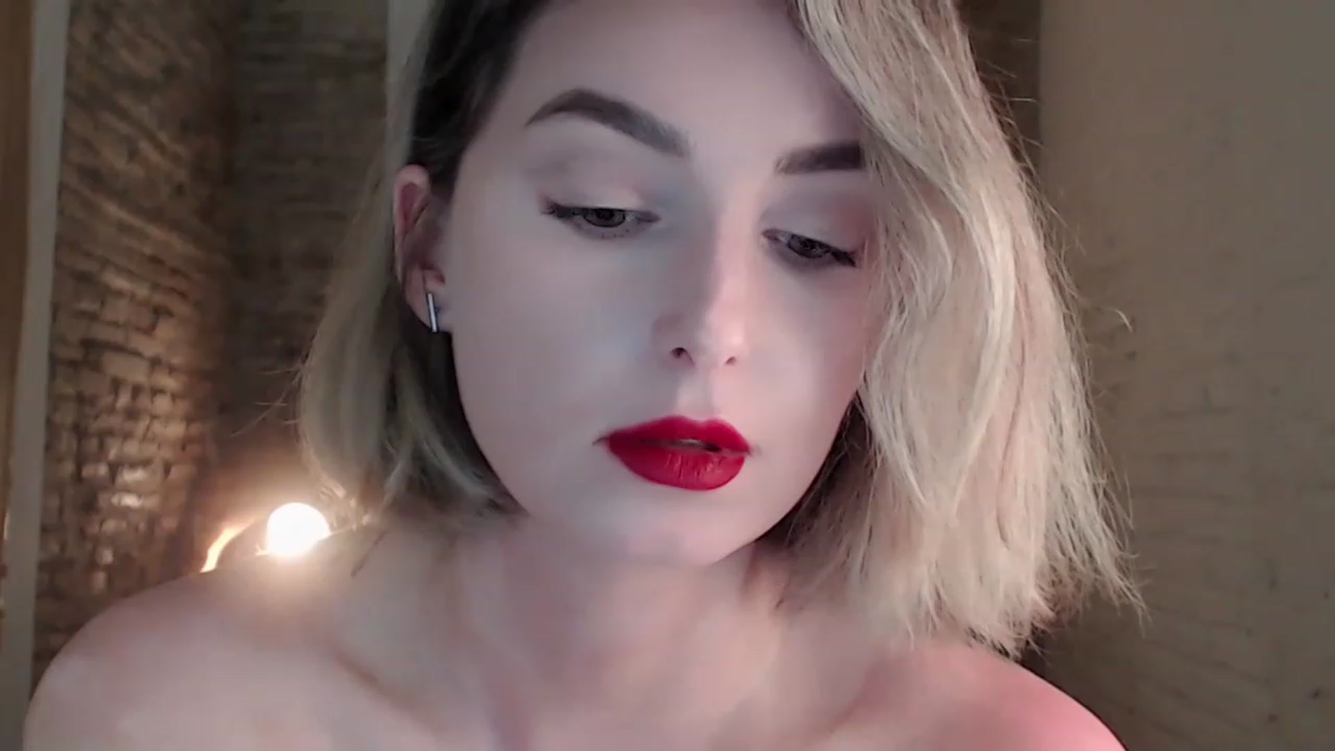 Gallery image thumbnail from Red_Lips_Girl's myfreecams stream on, 05/23/2023, 20:00 image 14 of 20