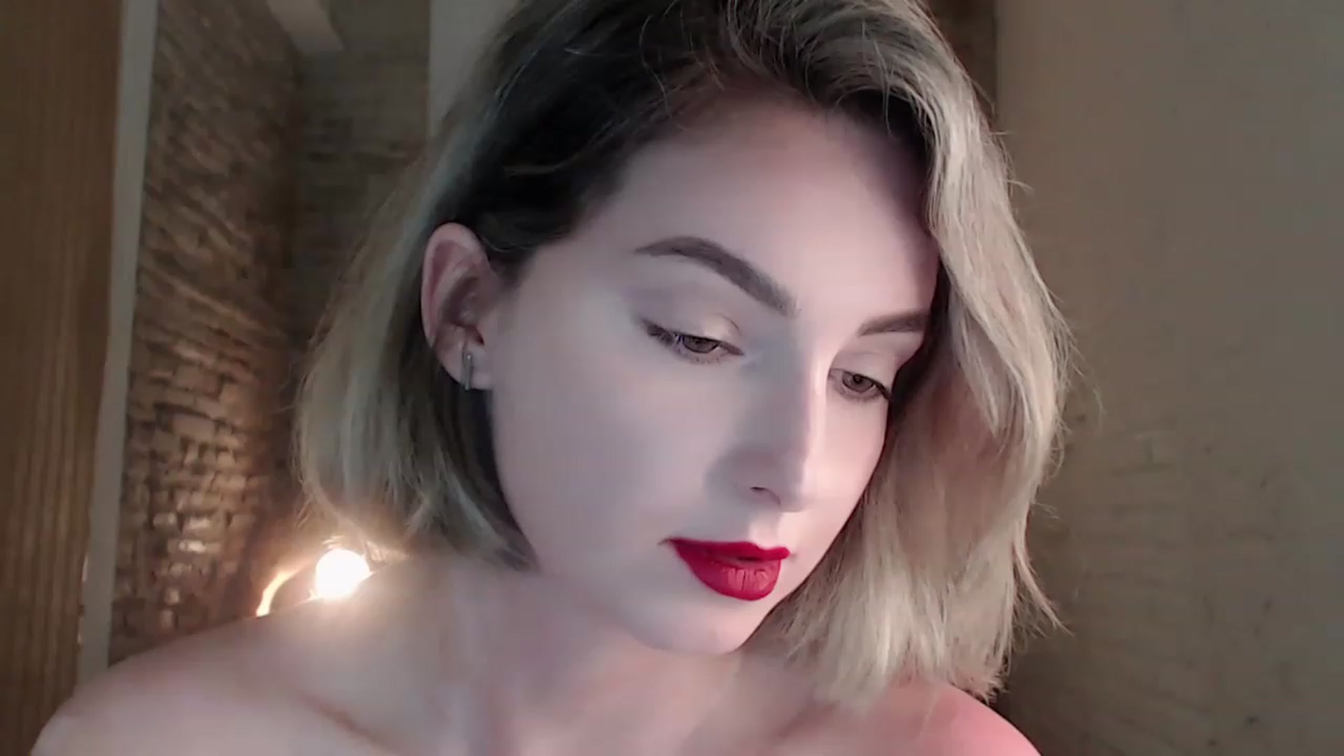 Gallery image thumbnail from Red_Lips_Girl's myfreecams stream on, 05/23/2023, 20:00 image 17 of 20