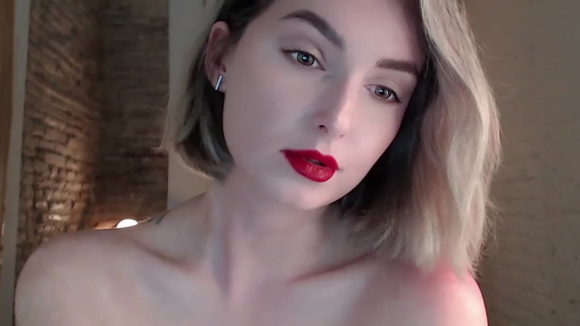 Gallery image thumbnail from Red_Lips_Girl's myfreecams stream on, 05/23/2023, 20:00 image 6 of 20
