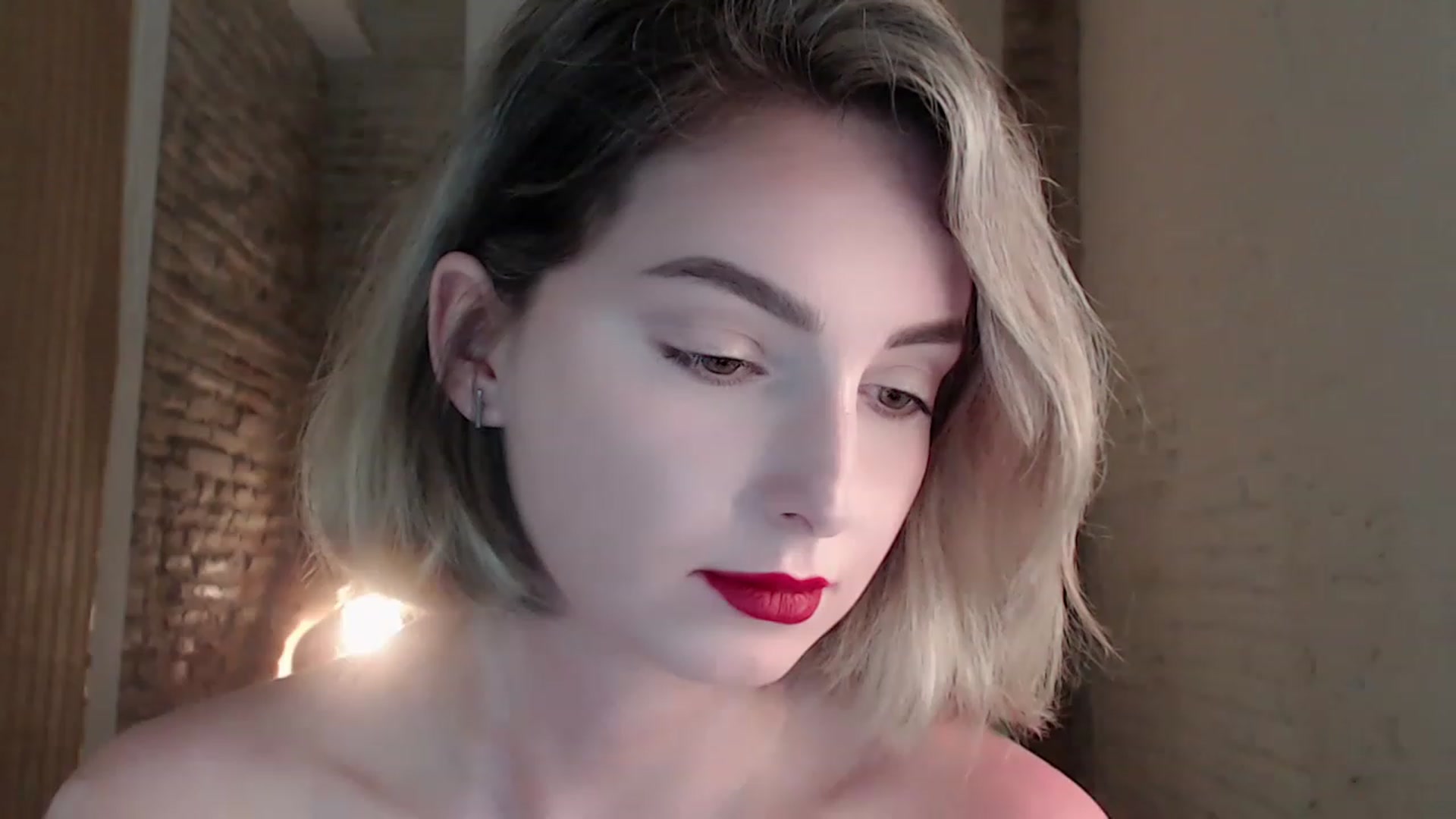 Gallery image thumbnail from Red_Lips_Girl's myfreecams stream on, 05/23/2023, 20:00 image 18 of 20