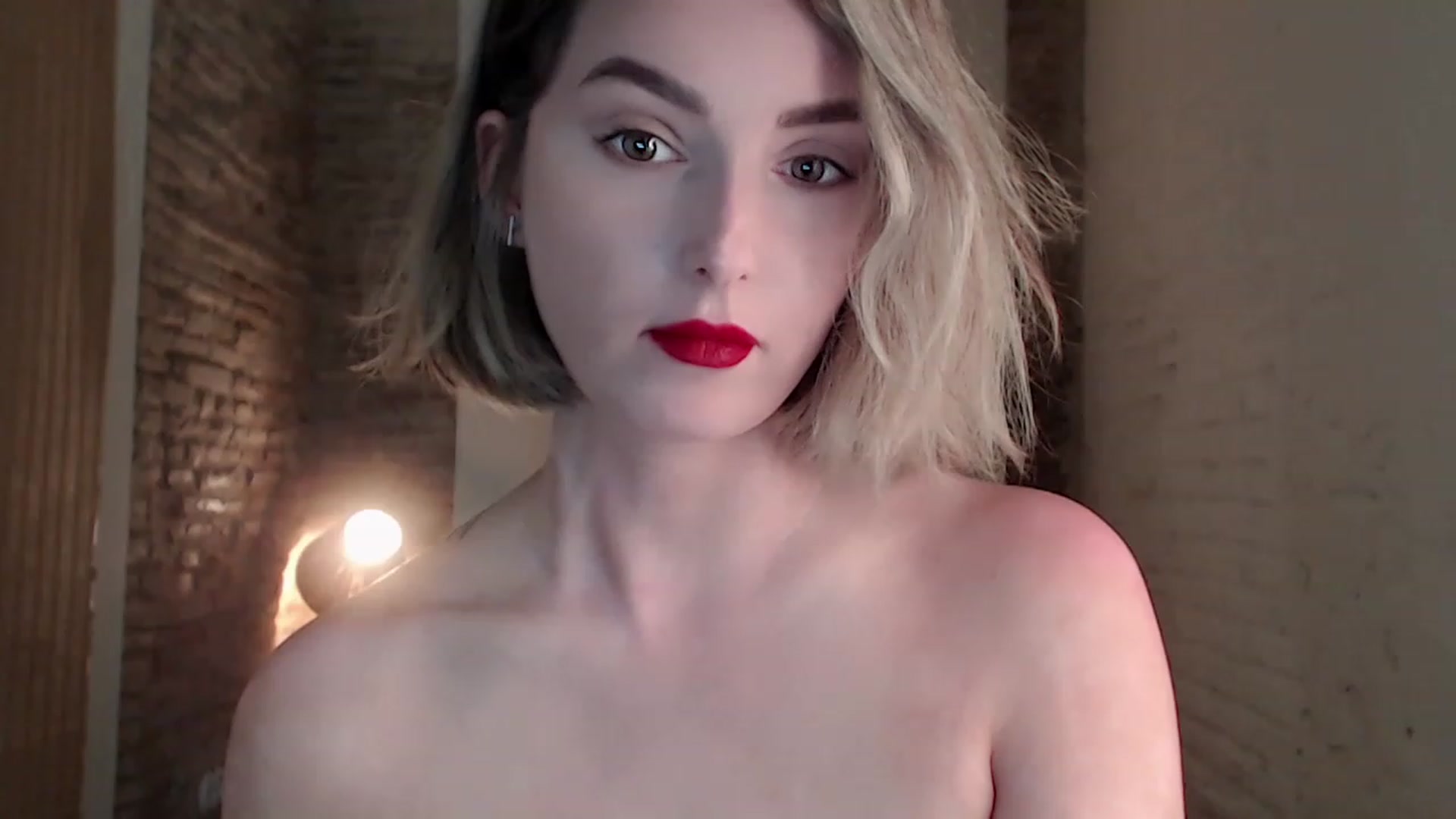Gallery image thumbnail from Red_Lips_Girl's myfreecams stream on, 05/23/2023, 20:00 image 1 of 20