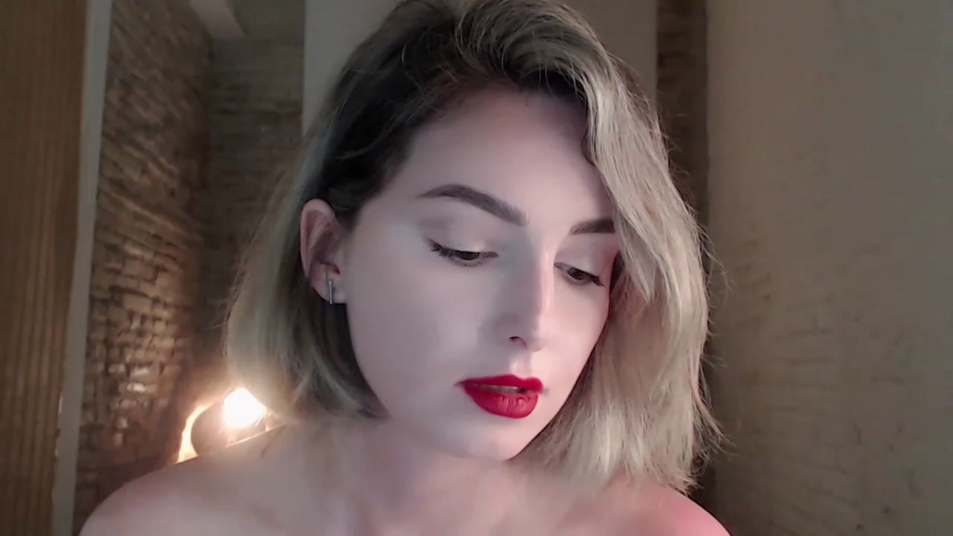 Gallery image thumbnail from Red_Lips_Girl's myfreecams stream on, 05/23/2023, 20:00 image 19 of 20