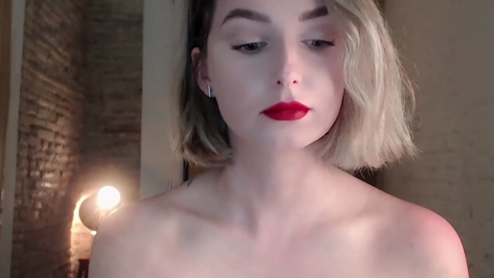 Gallery image thumbnail from Red_Lips_Girl's myfreecams stream on, 05/23/2023, 20:00 image 9 of 20