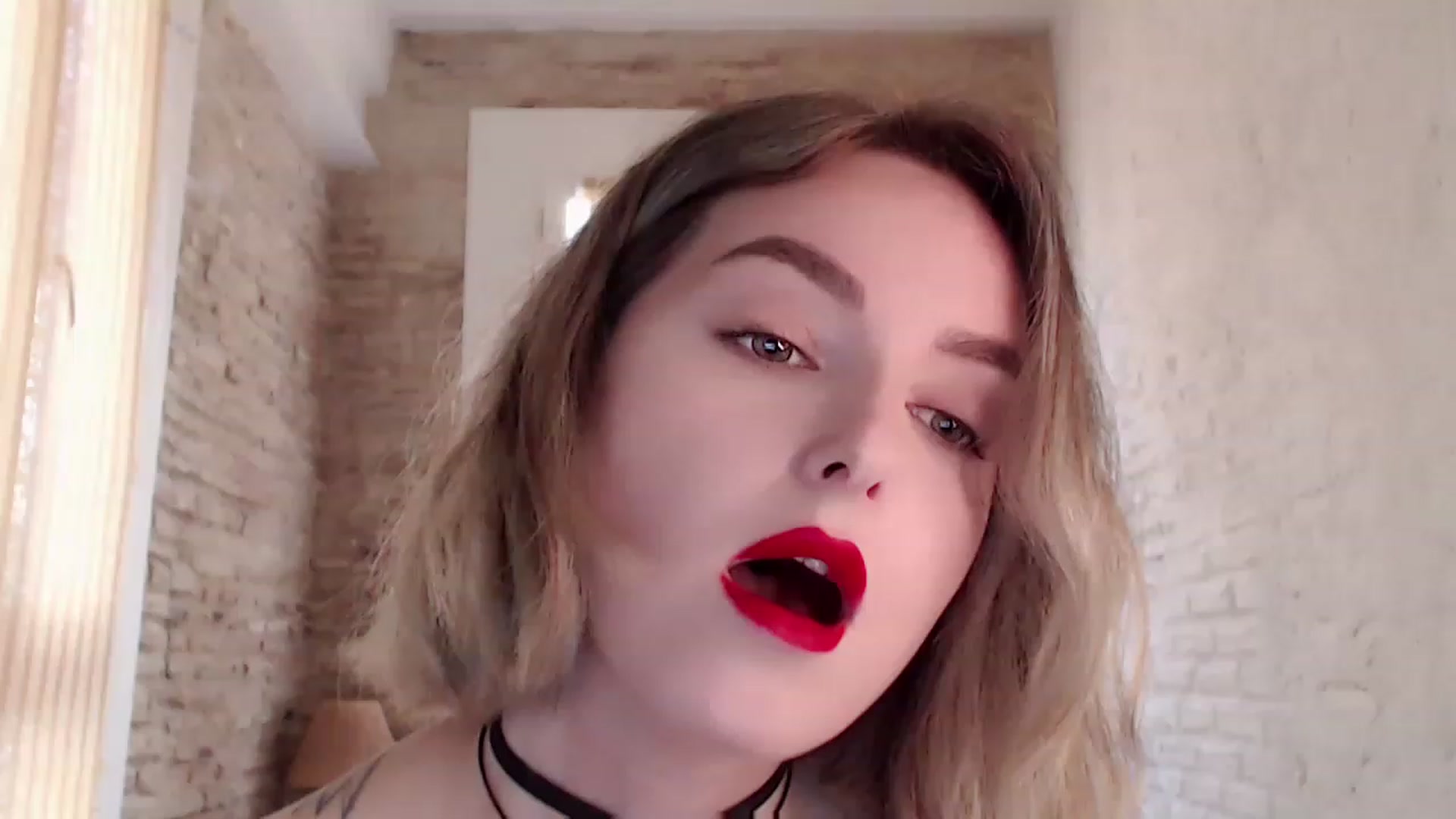 Gallery image thumbnail from Red_Lips_Girl's myfreecams stream on, 05/30/2023, 15:53 image 3 of 20