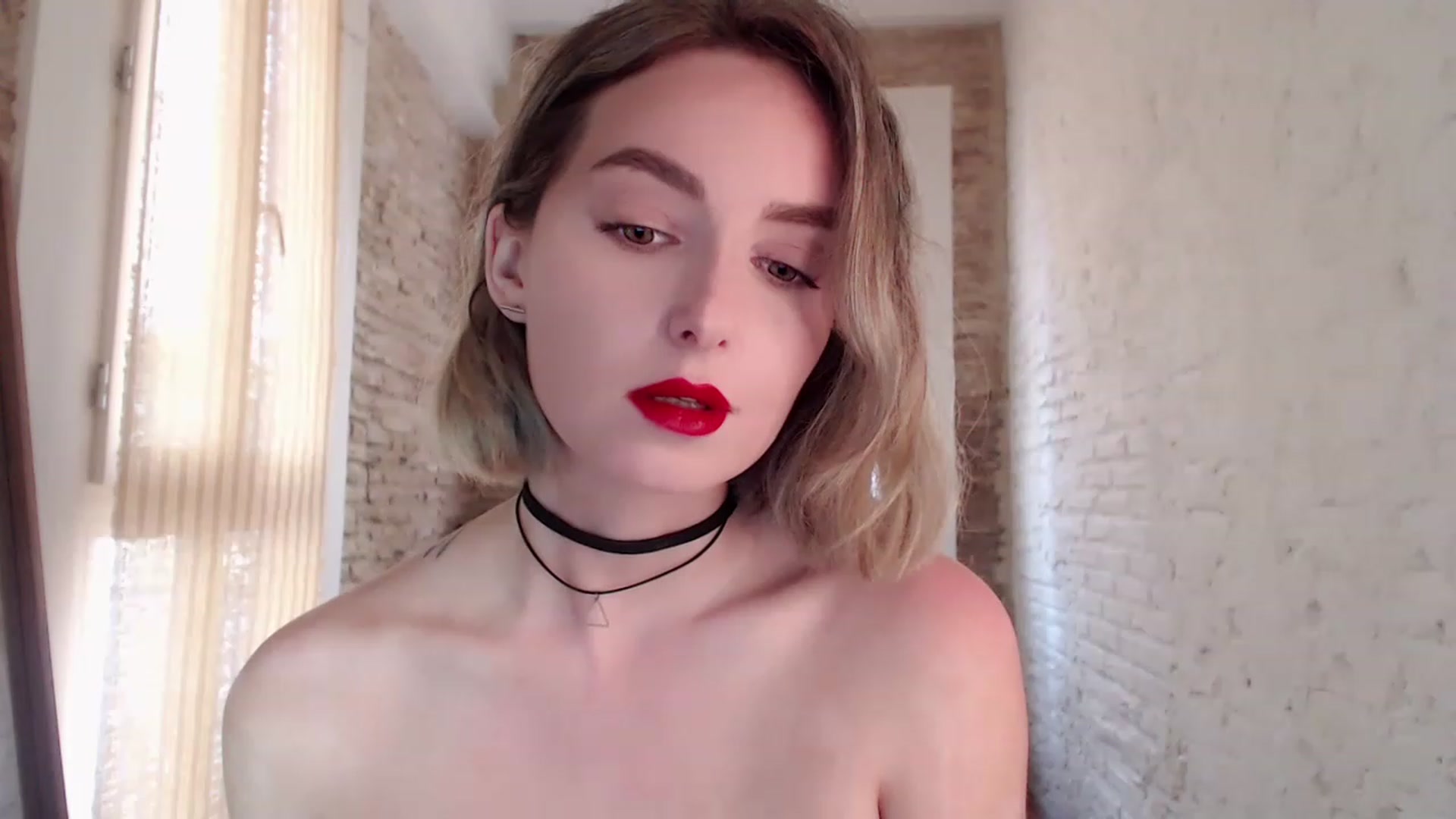 Gallery image thumbnail from Red_Lips_Girl's myfreecams stream on, 05/30/2023, 15:53 image 15 of 20