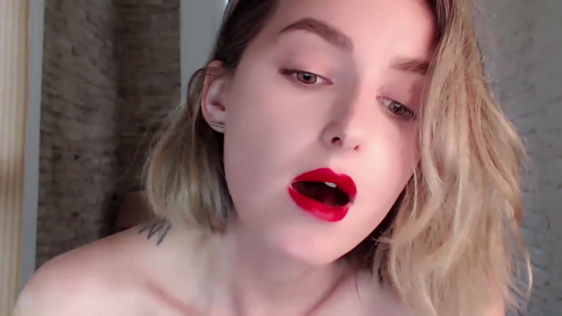 Gallery image thumbnail from Red_Lips_Girl's myfreecams stream on, 05/30/2023, 18:32 image 20 of 20