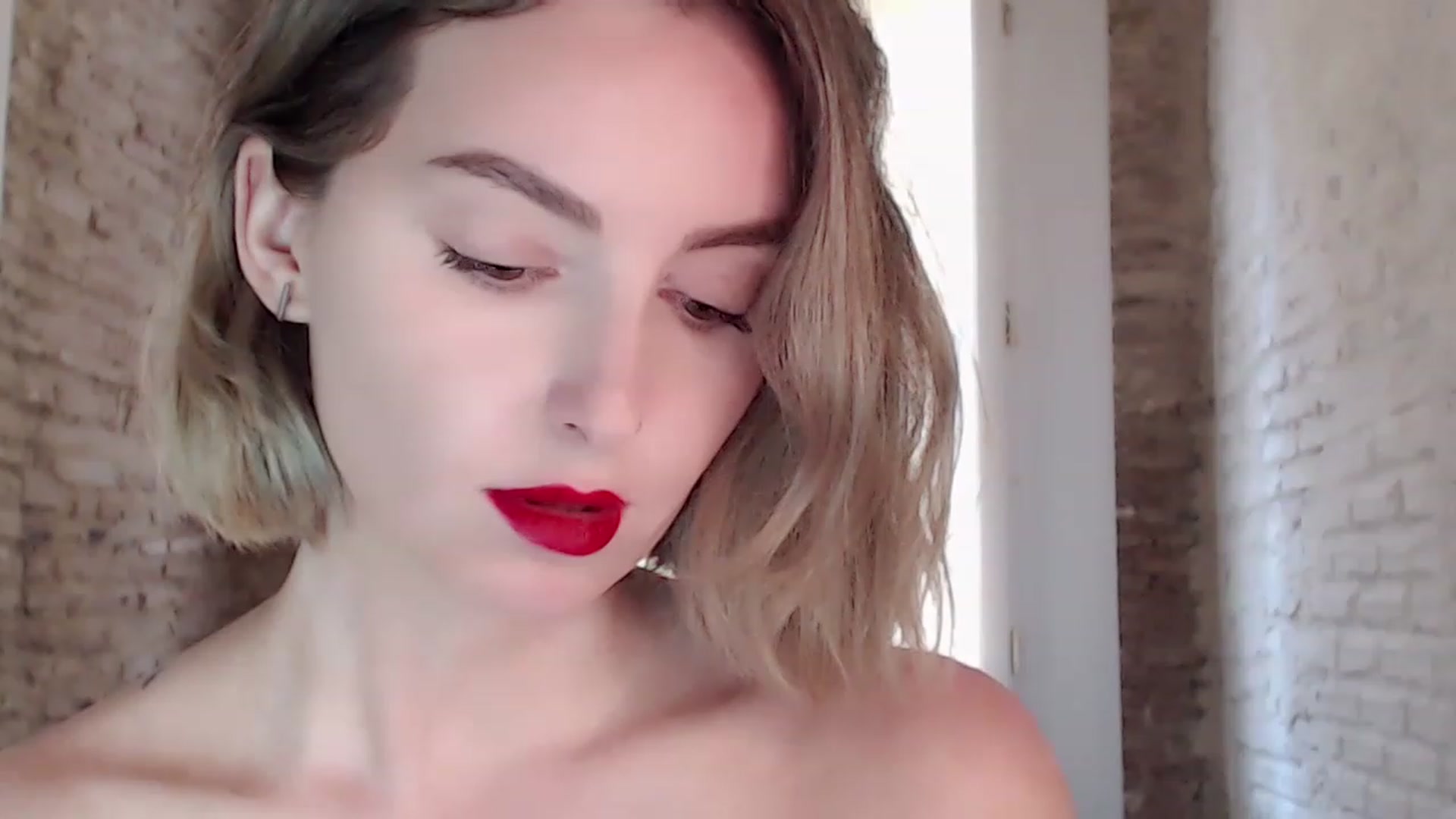Gallery image thumbnail from Red_Lips_Girl's myfreecams stream on, 05/30/2023, 18:32 image 8 of 20
