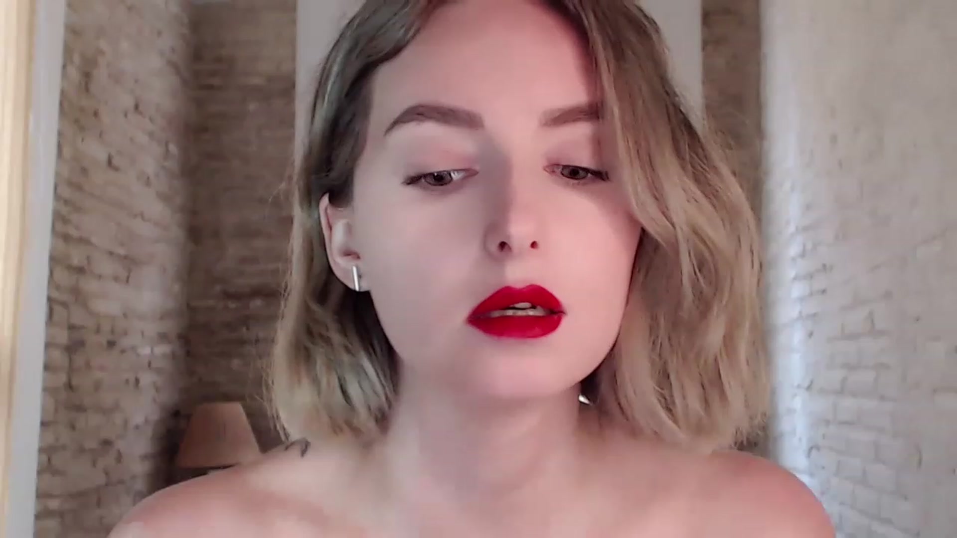 Gallery image thumbnail from Red_Lips_Girl's myfreecams stream on, 05/30/2023, 18:32 image 7 of 20