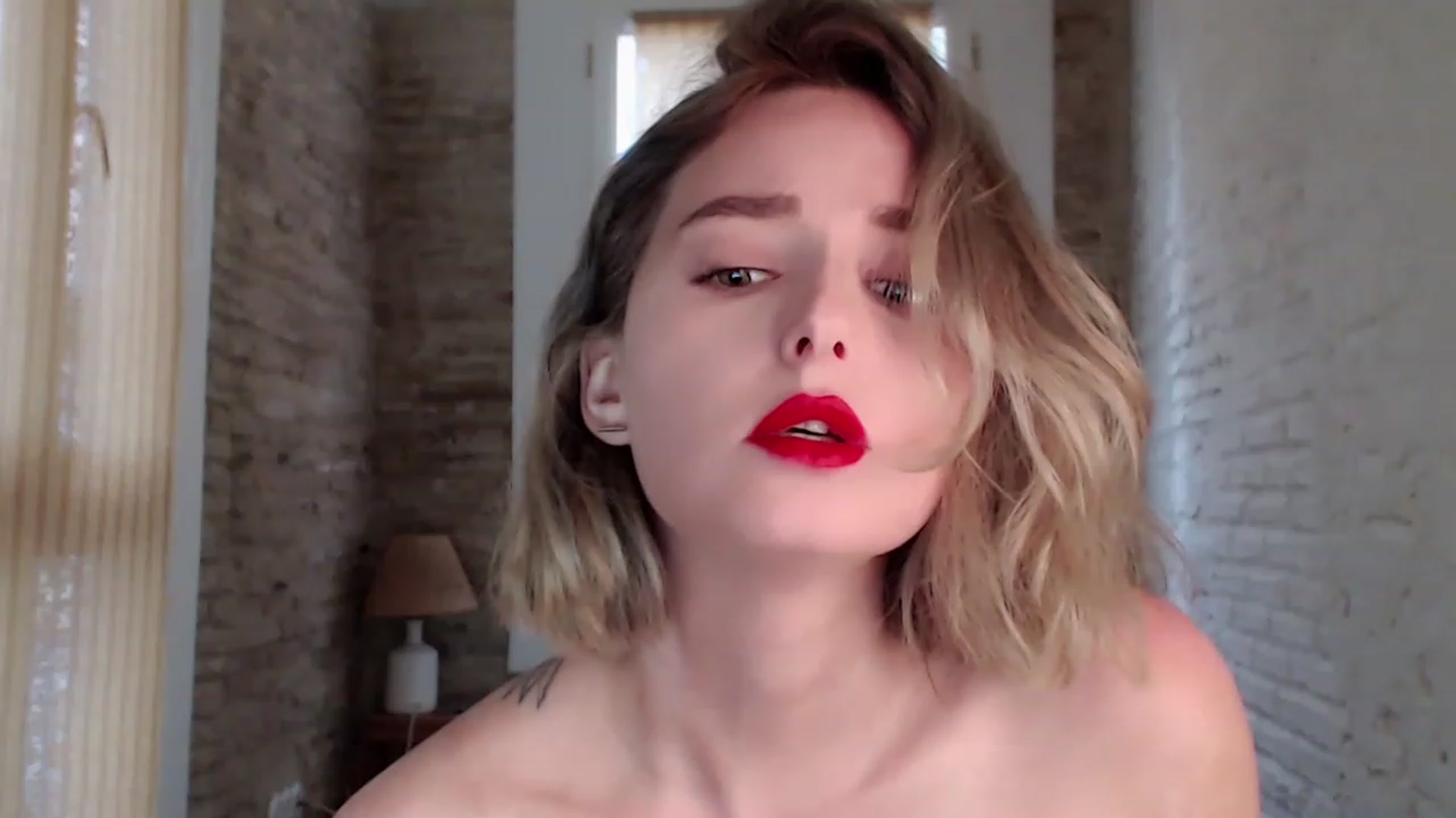 Gallery image thumbnail from Red_Lips_Girl's myfreecams stream on, 05/30/2023, 18:32 image 18 of 20